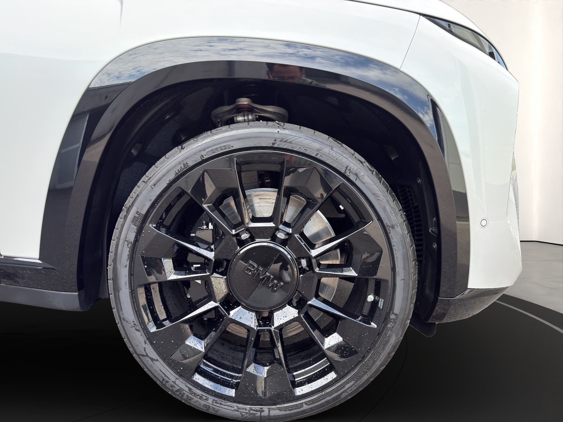 BMW XM xDrive 50e PHEV-image-6