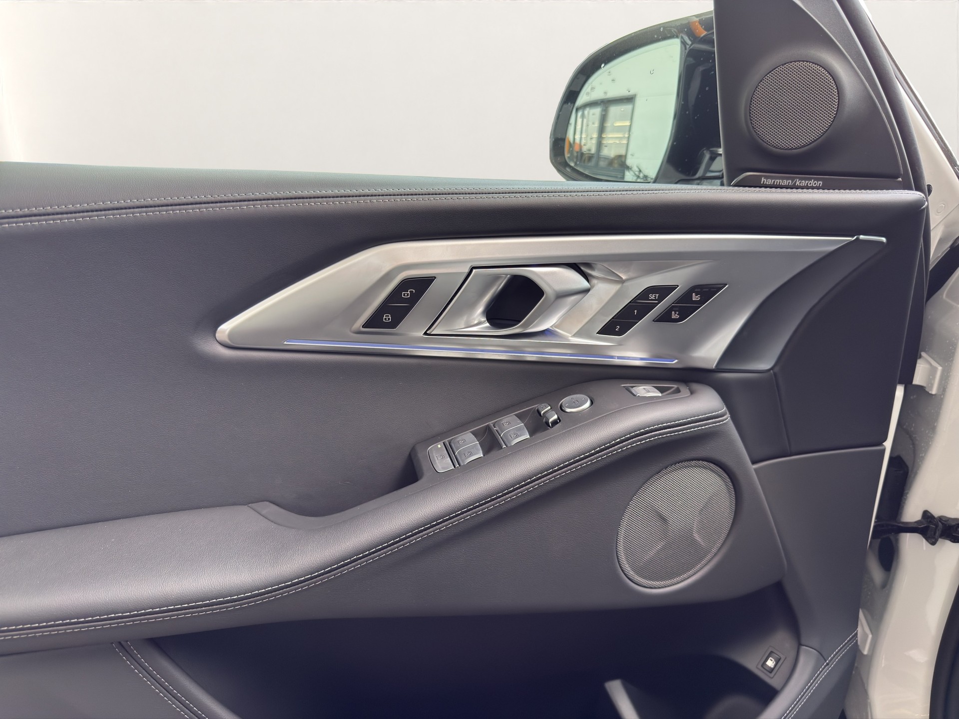 BMW XM xDrive 50e PHEV-image-16