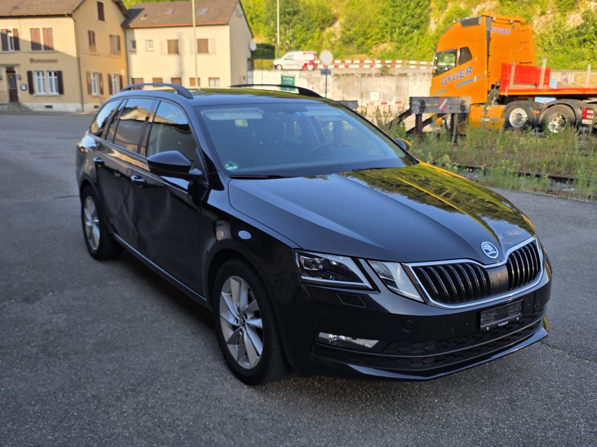 SKODA 2.0 TDI 4x4 DSG/ AHK/ ACC/ LED Scheinwerfer-image-1