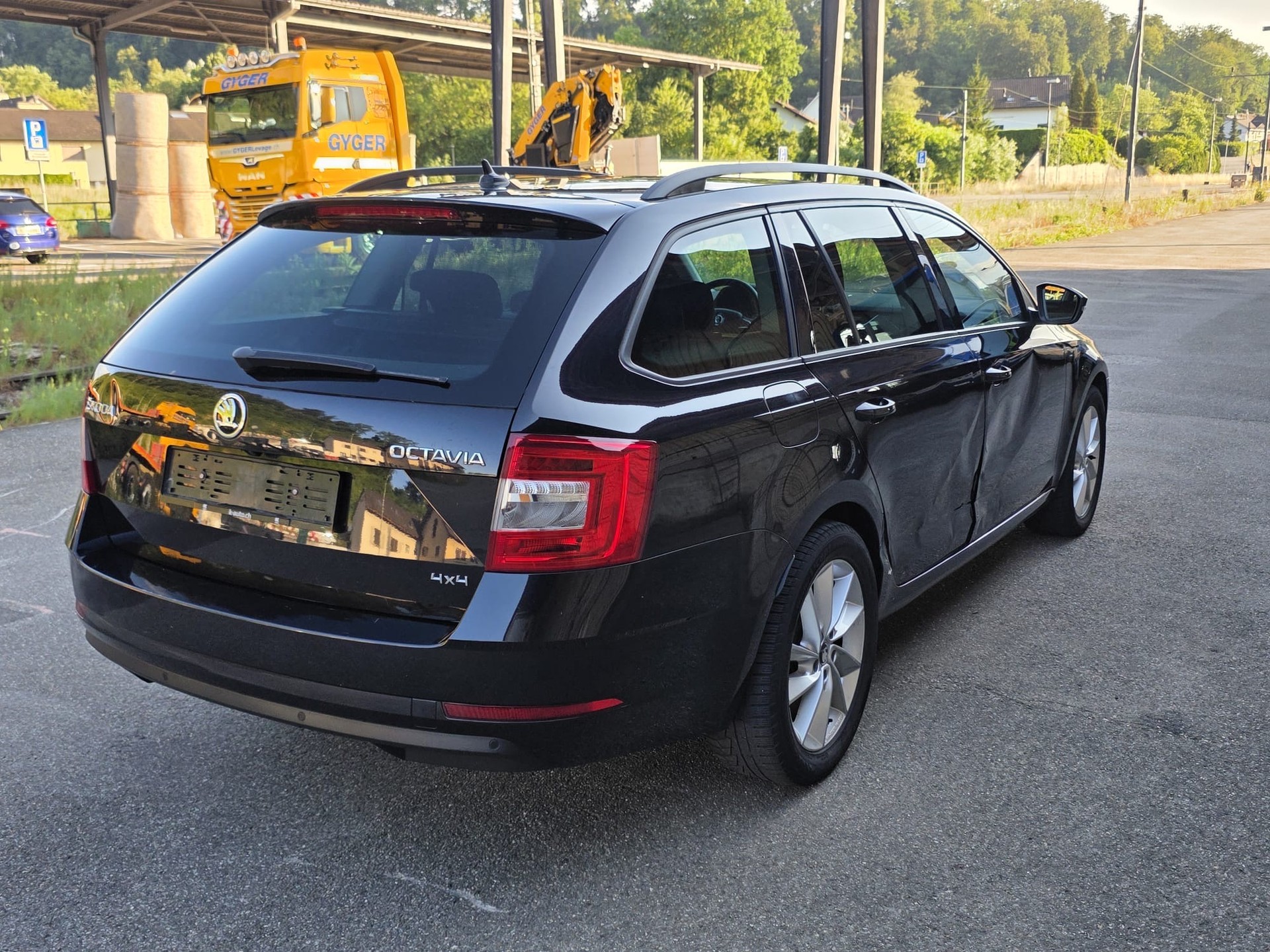 SKODA 2.0 TDI 4x4 DSG/ AHK/ ACC/ LED Scheinwerfer-image-3