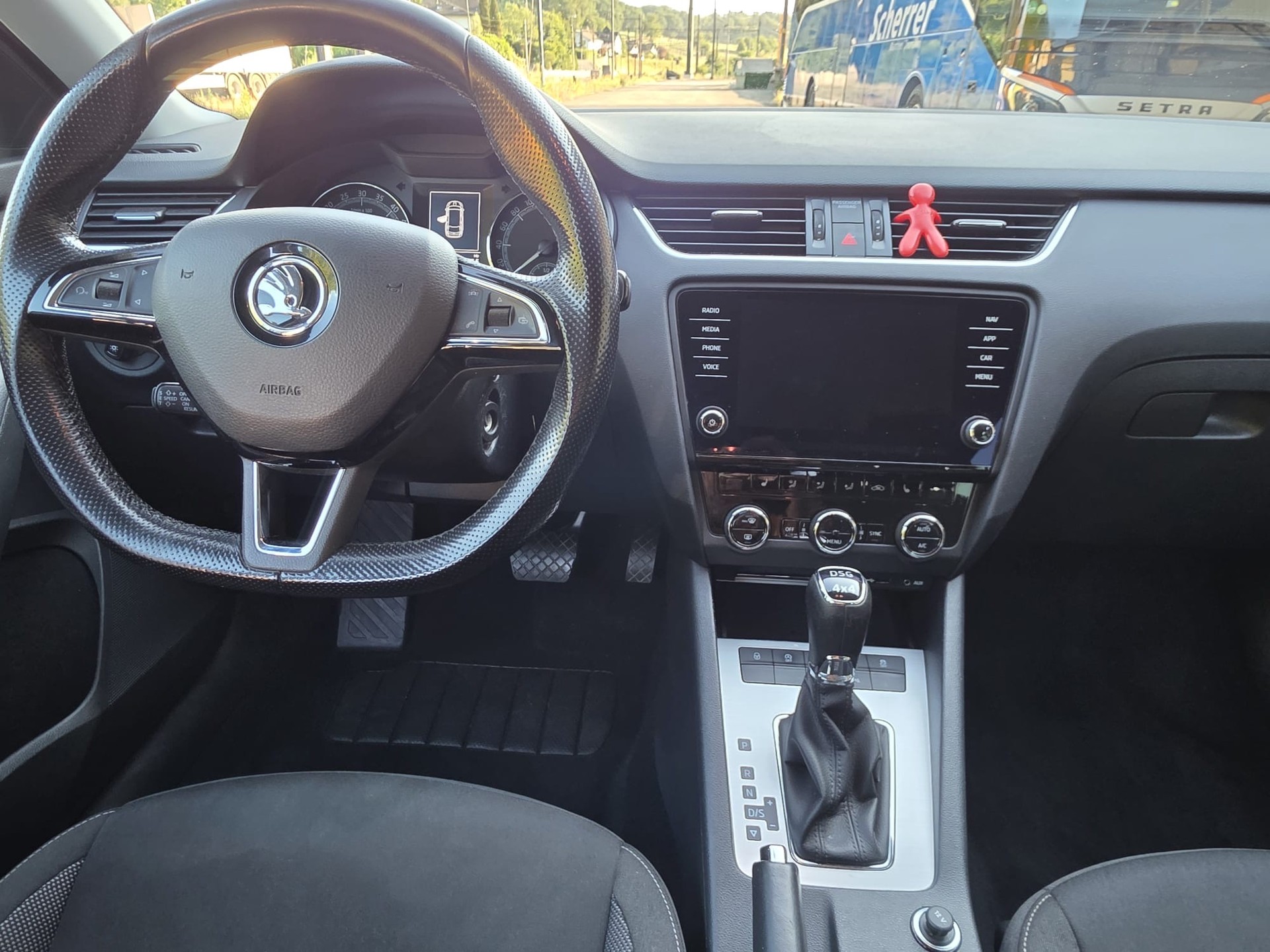 SKODA 2.0 TDI 4x4 DSG/ AHK/ ACC/ LED Scheinwerfer-image-5