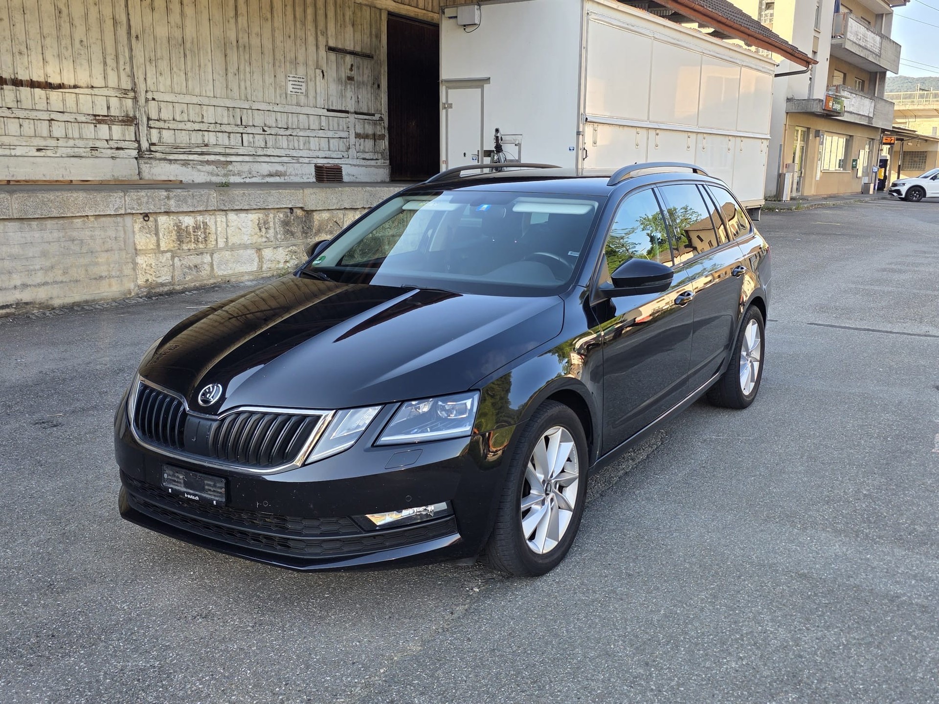 SKODA 2.0 TDI 4x4 DSG/ AHK/ ACC/ LED Scheinwerfer-image-0