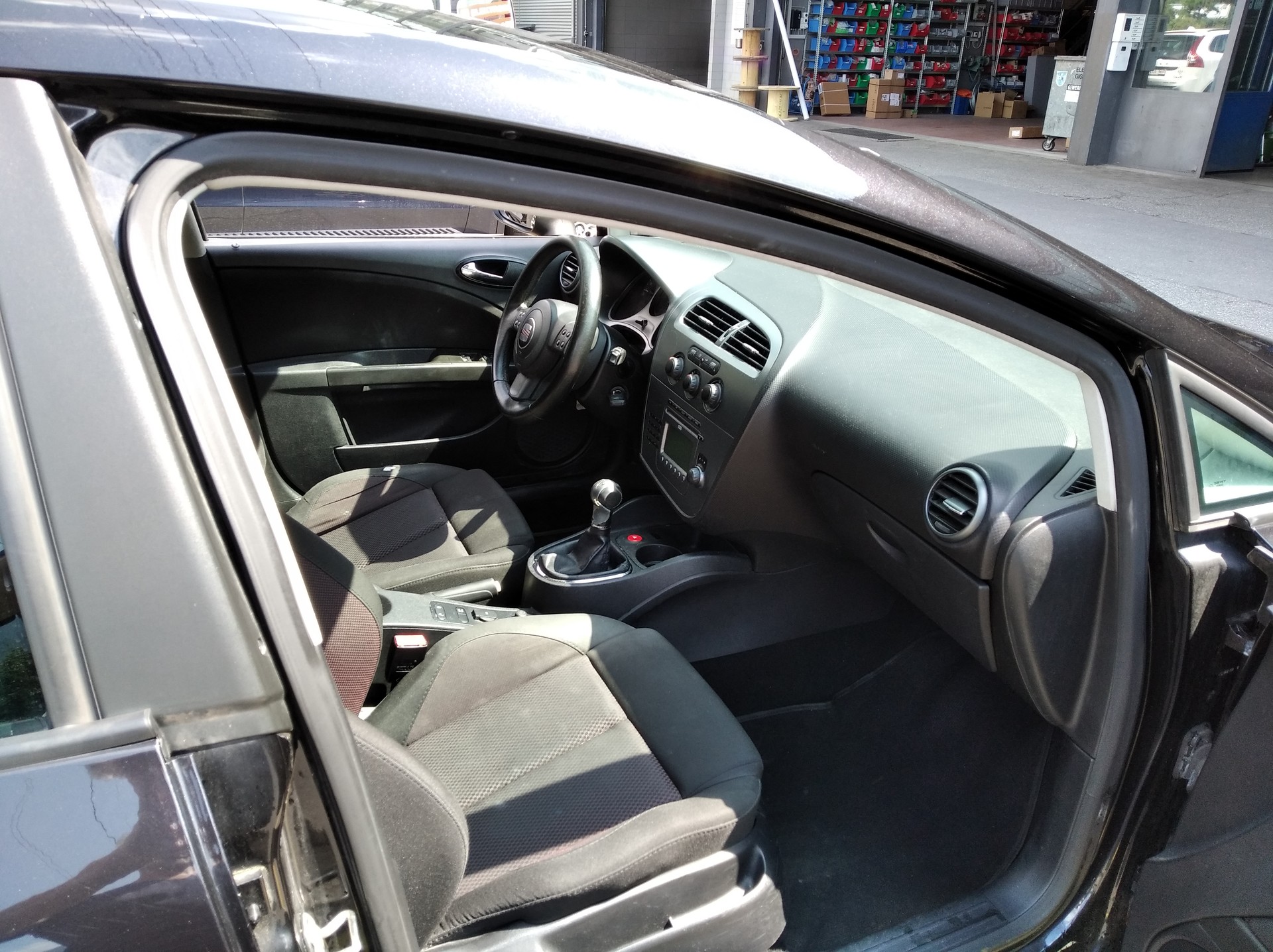 SEAT Leon 1.6 Reference-image-5