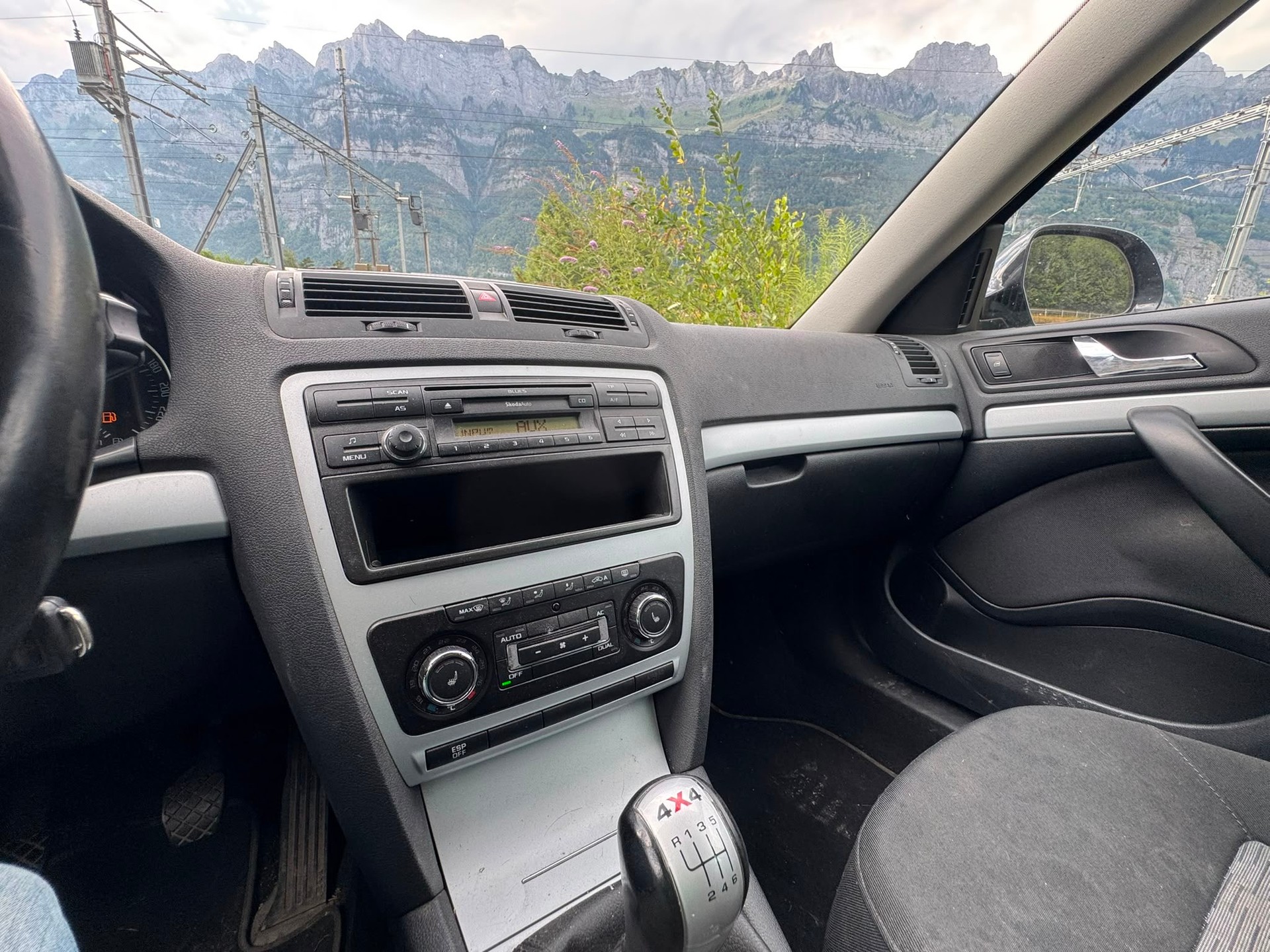 SKODA Octavia Combi 1.8 TSI Adventure 4x4-image-5