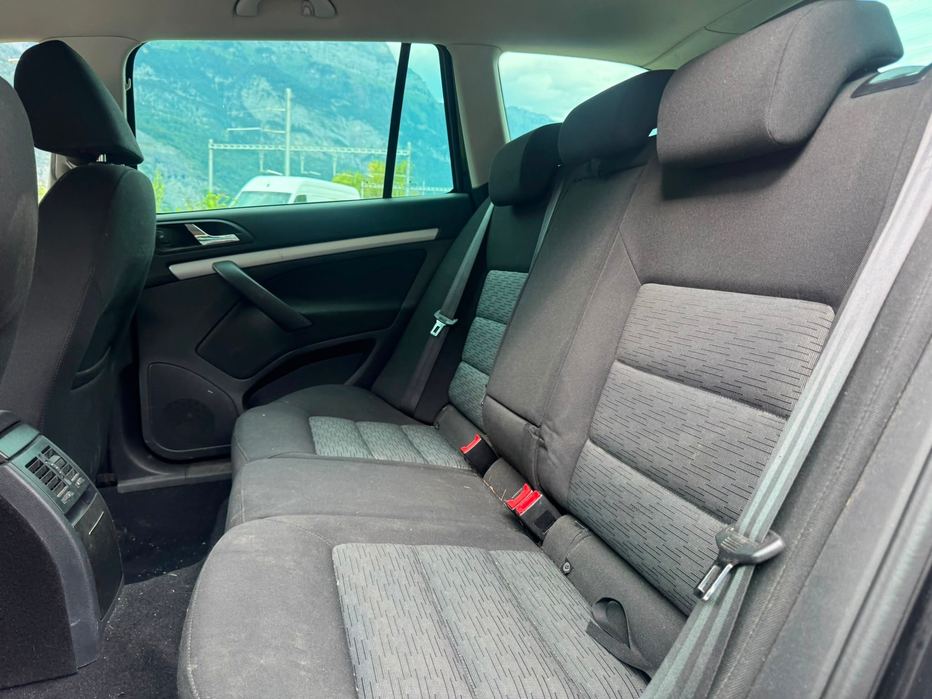 SKODA Octavia Combi 1.8 TSI Adventure 4x4-image-12