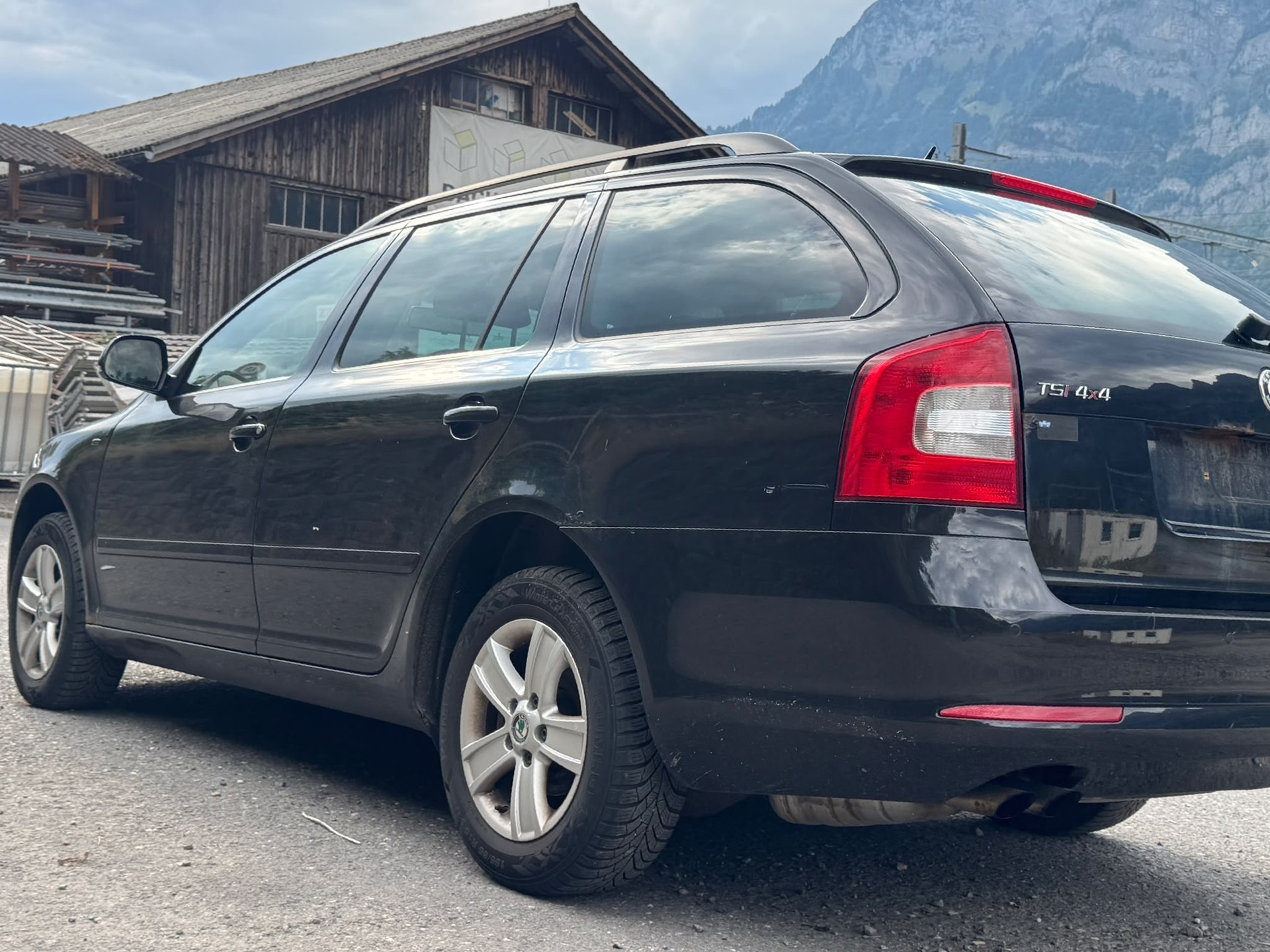 SKODA Octavia Combi 1.8 TSI Adventure 4x4-image-3