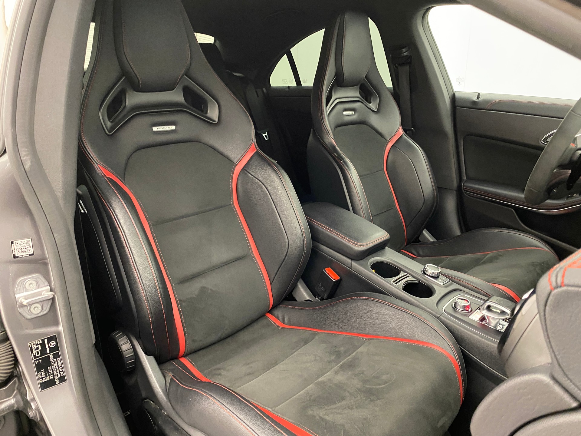 MERCEDES-BENZ CLA45 AMG 4M-image-11