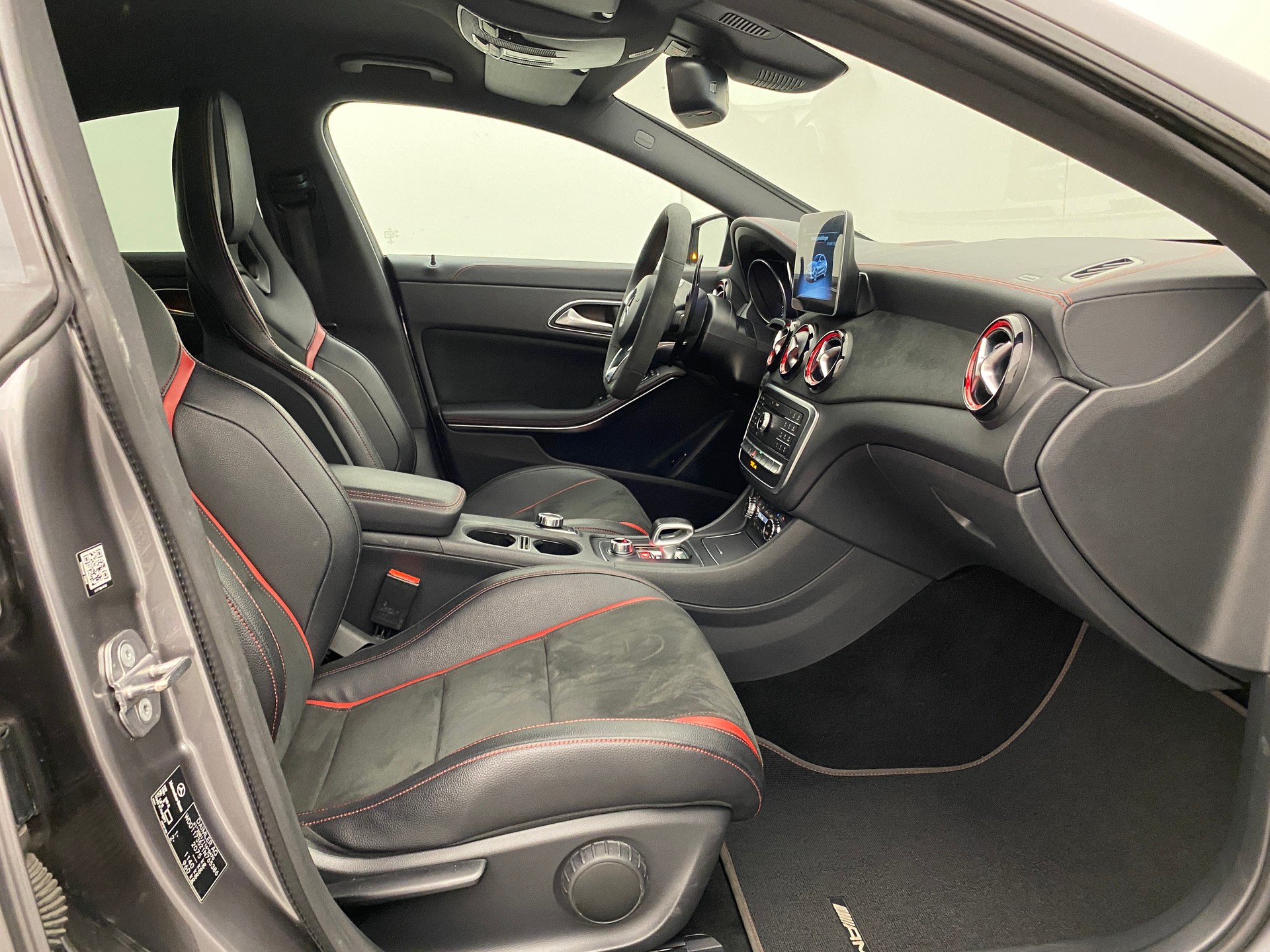 MERCEDES-BENZ CLA45 AMG 4M-image-12