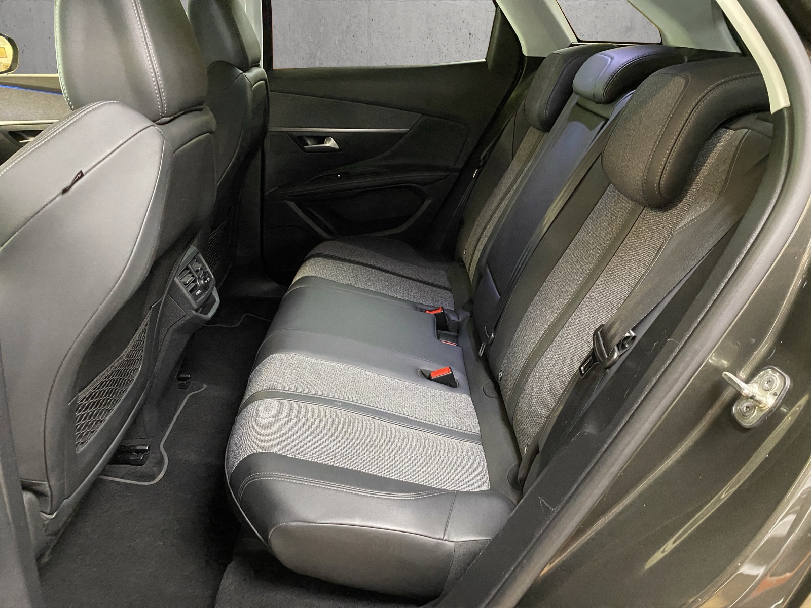 PEUGEOT 3008 1.6 THP Allure EAT-image-11