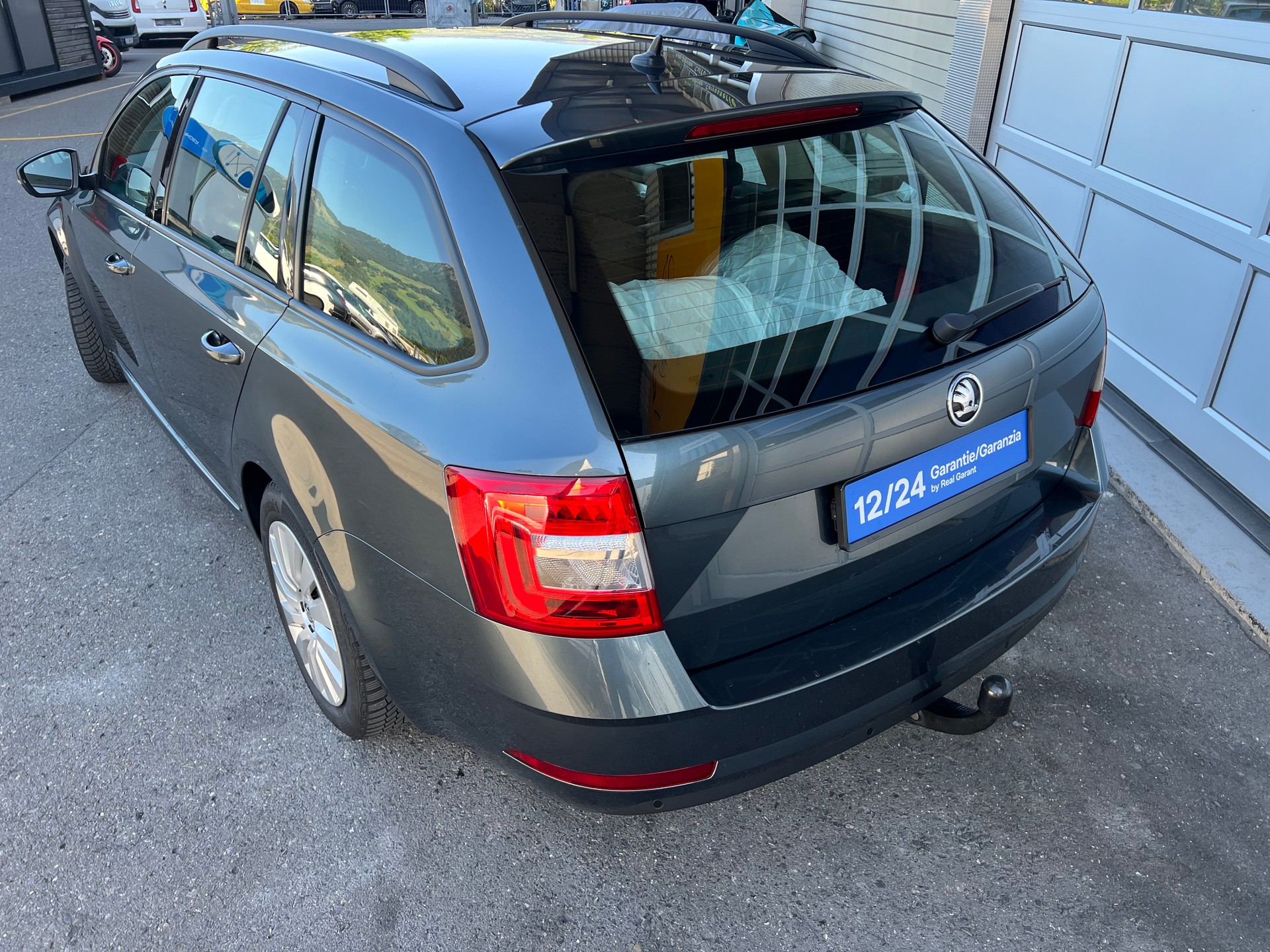 SKODA Octavia Combi 2.0 TDI Ambition 4x4 DSG *** Navigation * Klima * AHK 1800 kg. * frisch ab MFK * 1 Jahr Garantie möglich **-image-3