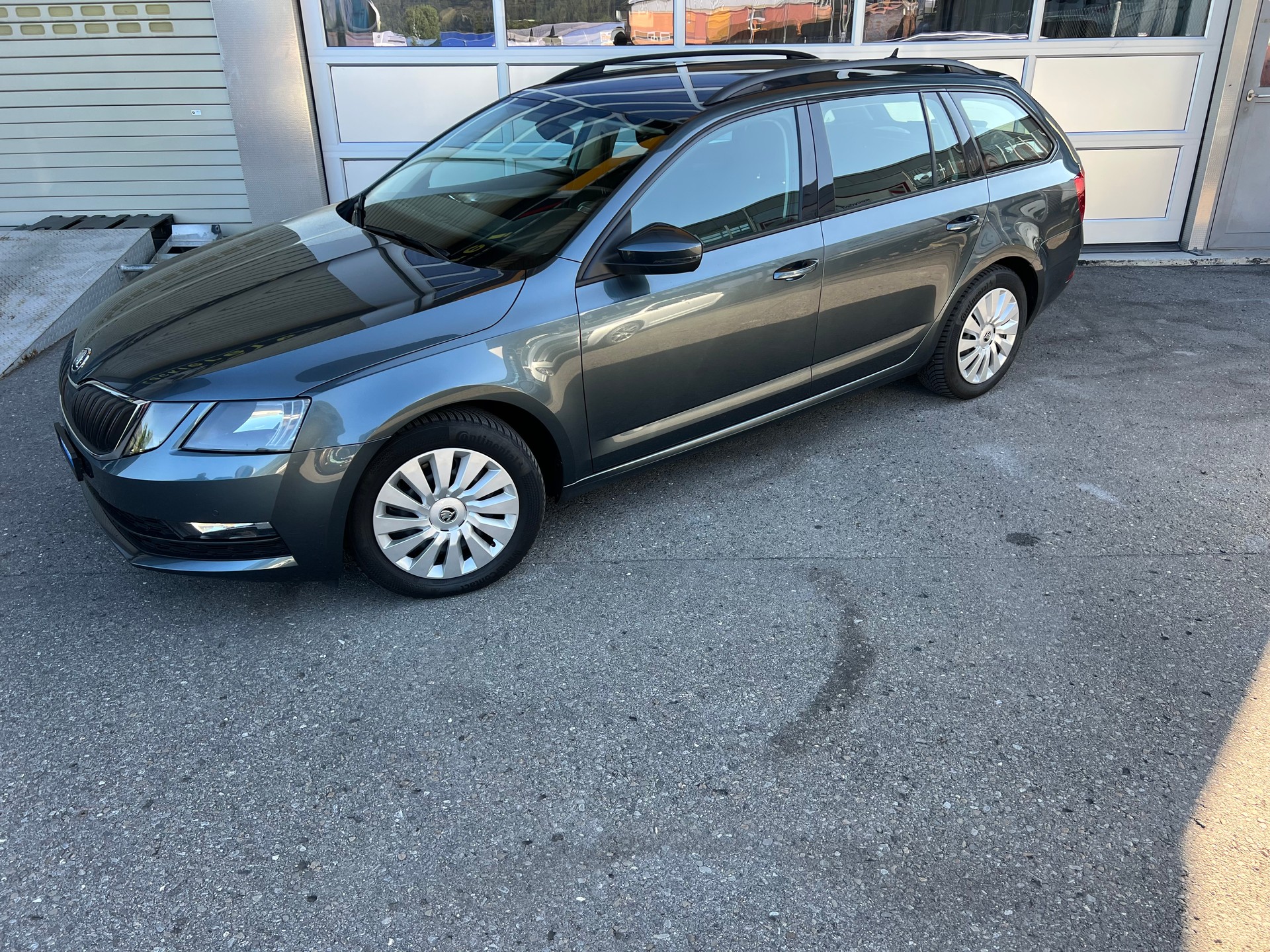 SKODA Octavia Combi 2.0 TDI Ambition 4x4 DSG *** Navigation * Klima * AHK 1800 kg. * frisch ab MFK * 1 Jahr Garantie möglich **-image-2