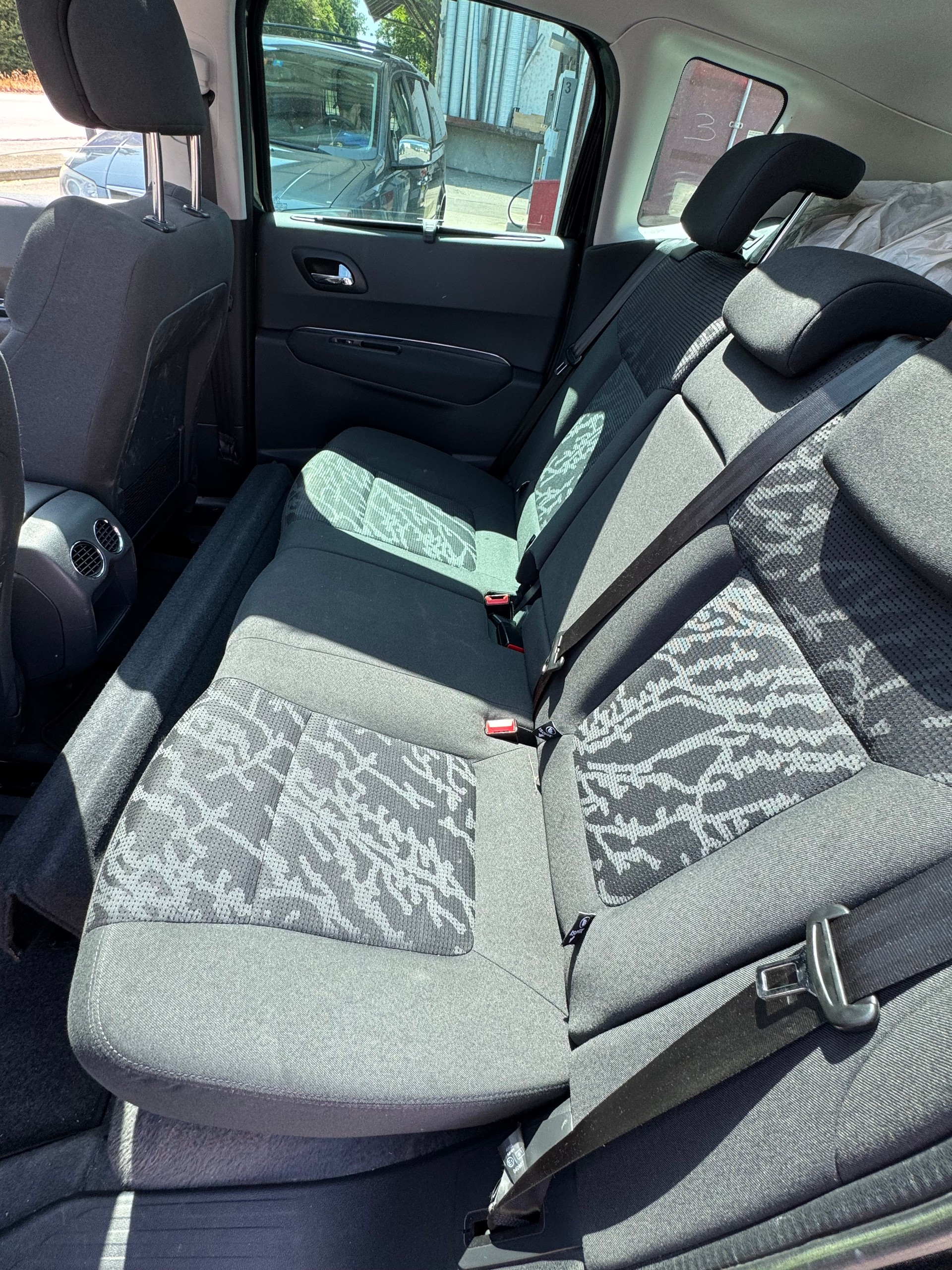 PEUGEOT 3008 1.6 HDI Sport Pack EGS6-image-7