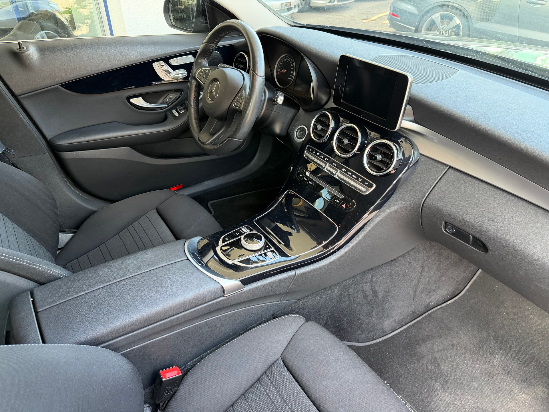 MERCEDES-BENZ C 250 d 4Matic 9G-Tronic-image-9