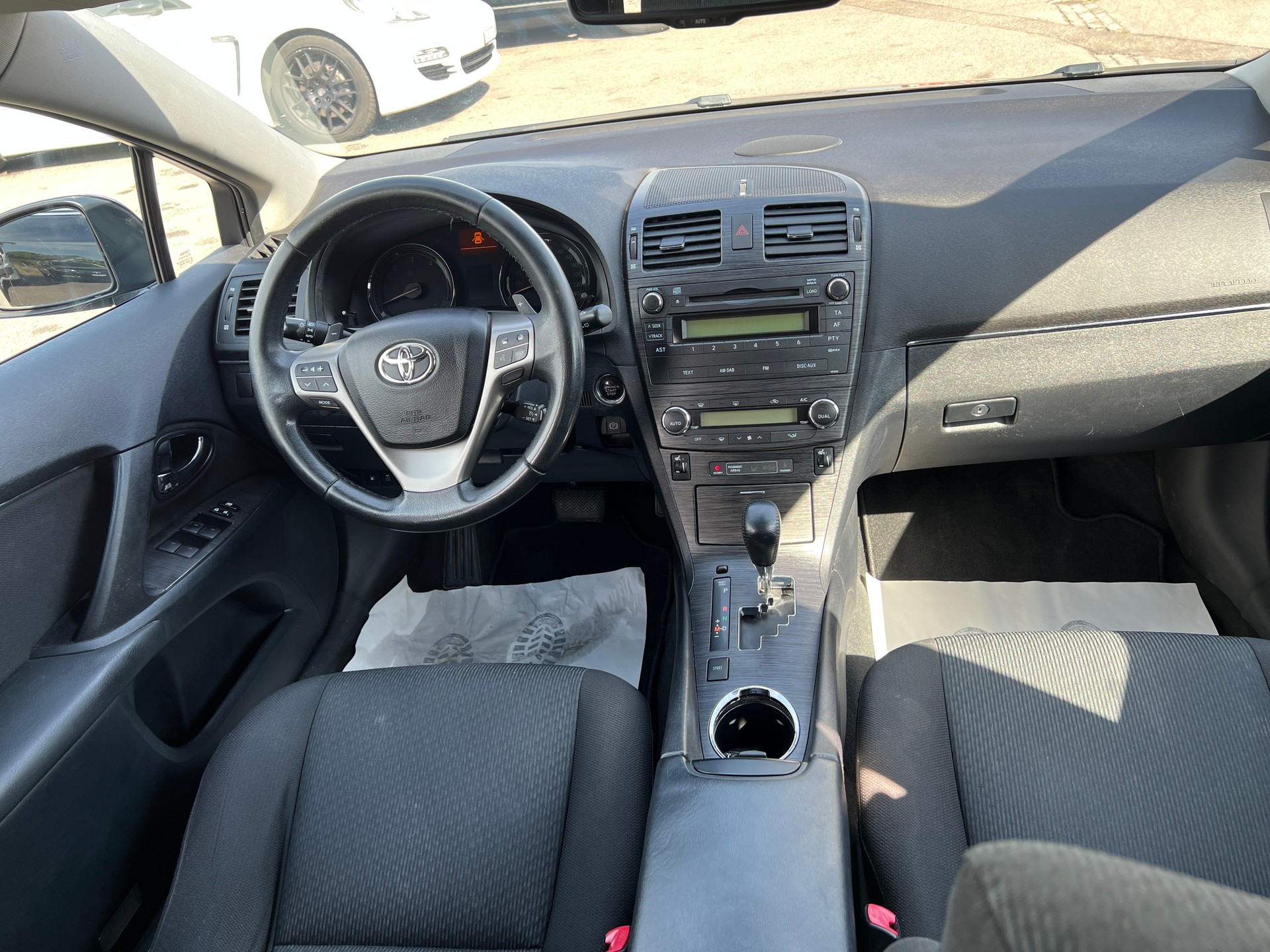 TOYOTA Avensis Sportswagon 2.2D-CAT Linea Sol Premium A-image-12
