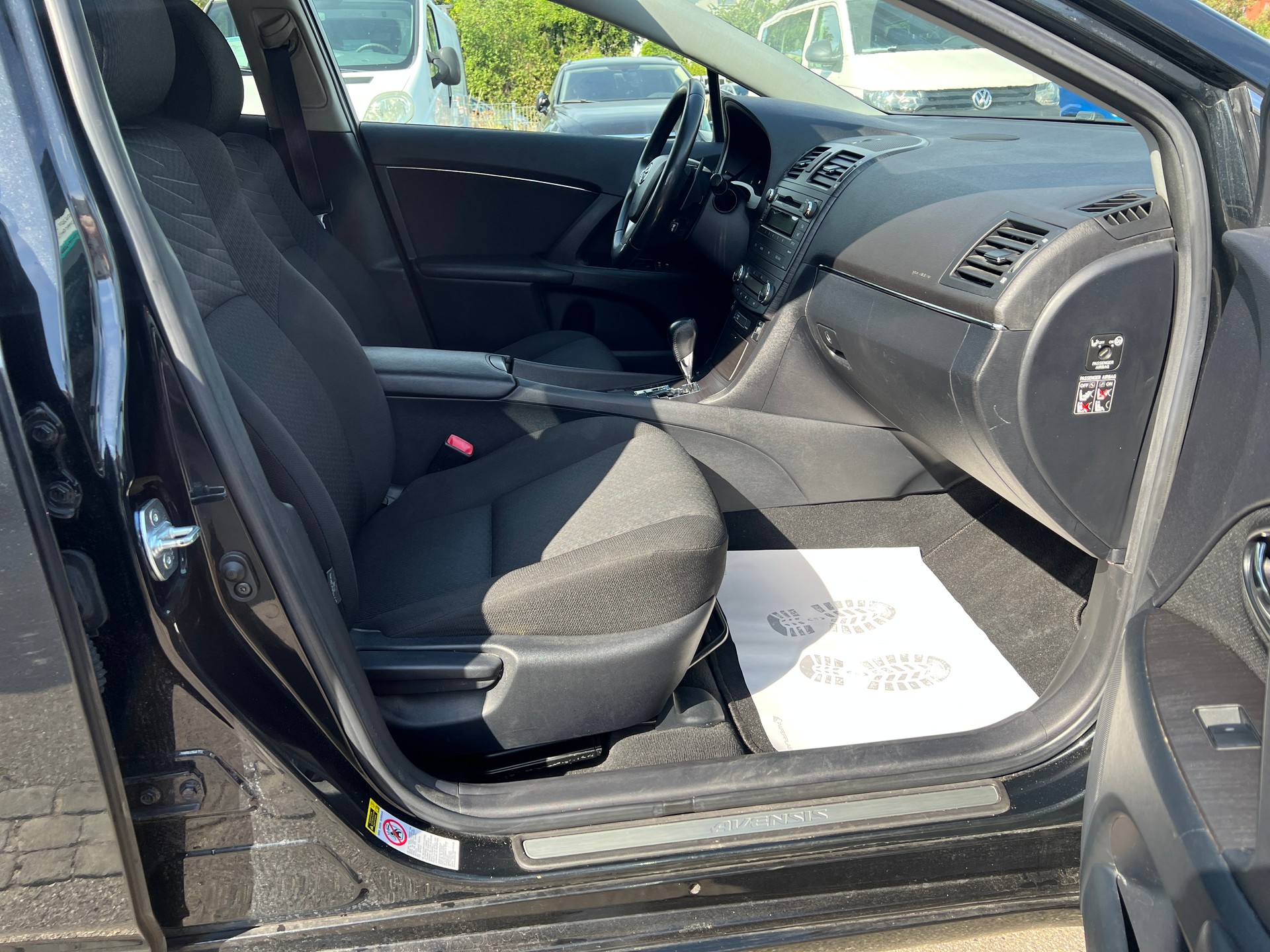 TOYOTA Avensis Sportswagon 2.2D-CAT Linea Sol Premium A-image-9