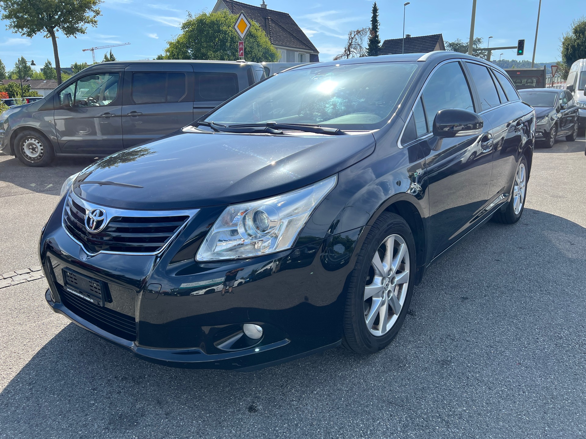TOYOTA Avensis Sportswagon 2.2D-CAT Linea Sol Premium A-image-2