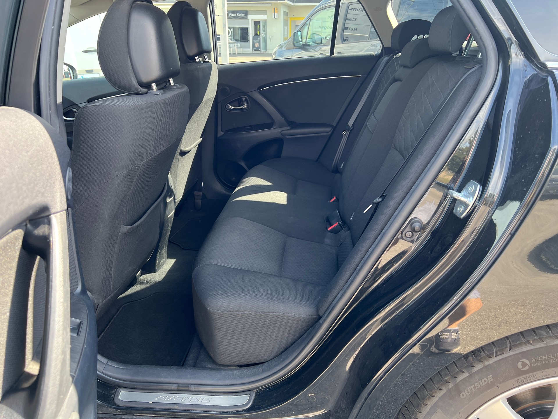 TOYOTA Avensis Sportswagon 2.2D-CAT Linea Sol Premium A-image-11