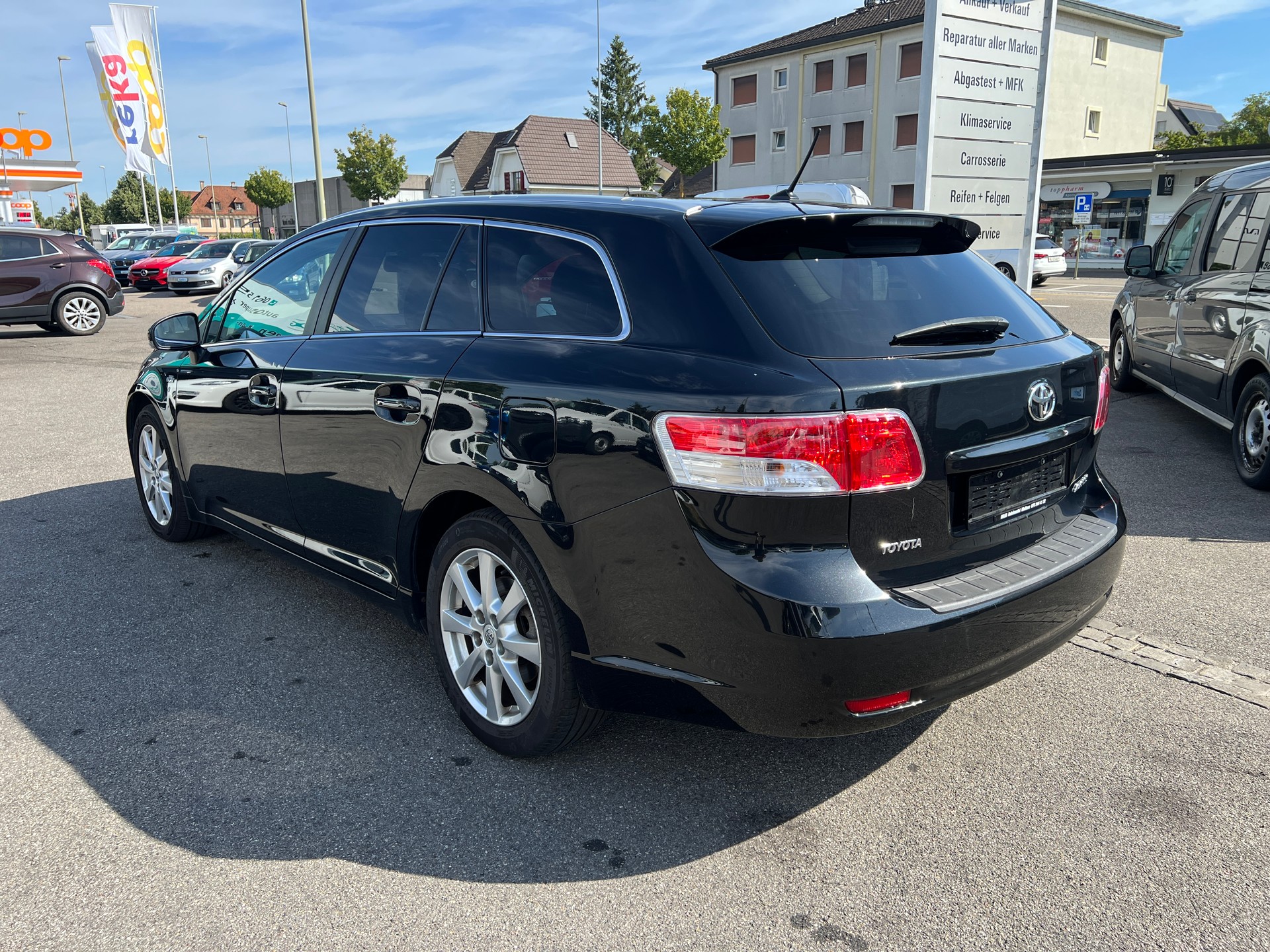 TOYOTA Avensis Sportswagon 2.2D-CAT Linea Sol Premium A-image-1