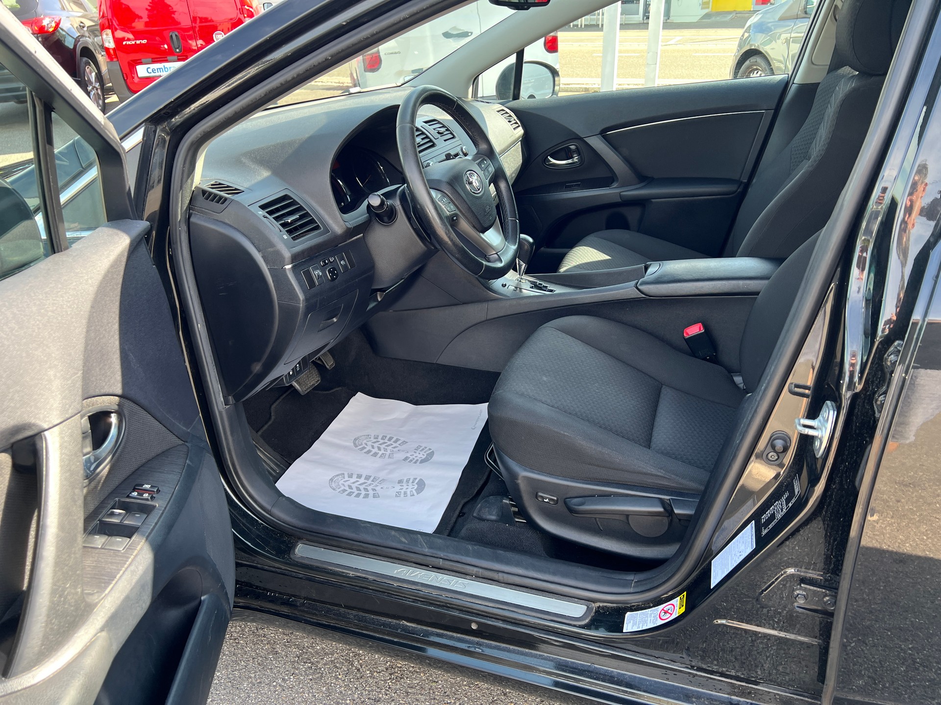 TOYOTA Avensis Sportswagon 2.2D-CAT Linea Sol Premium A-image-8
