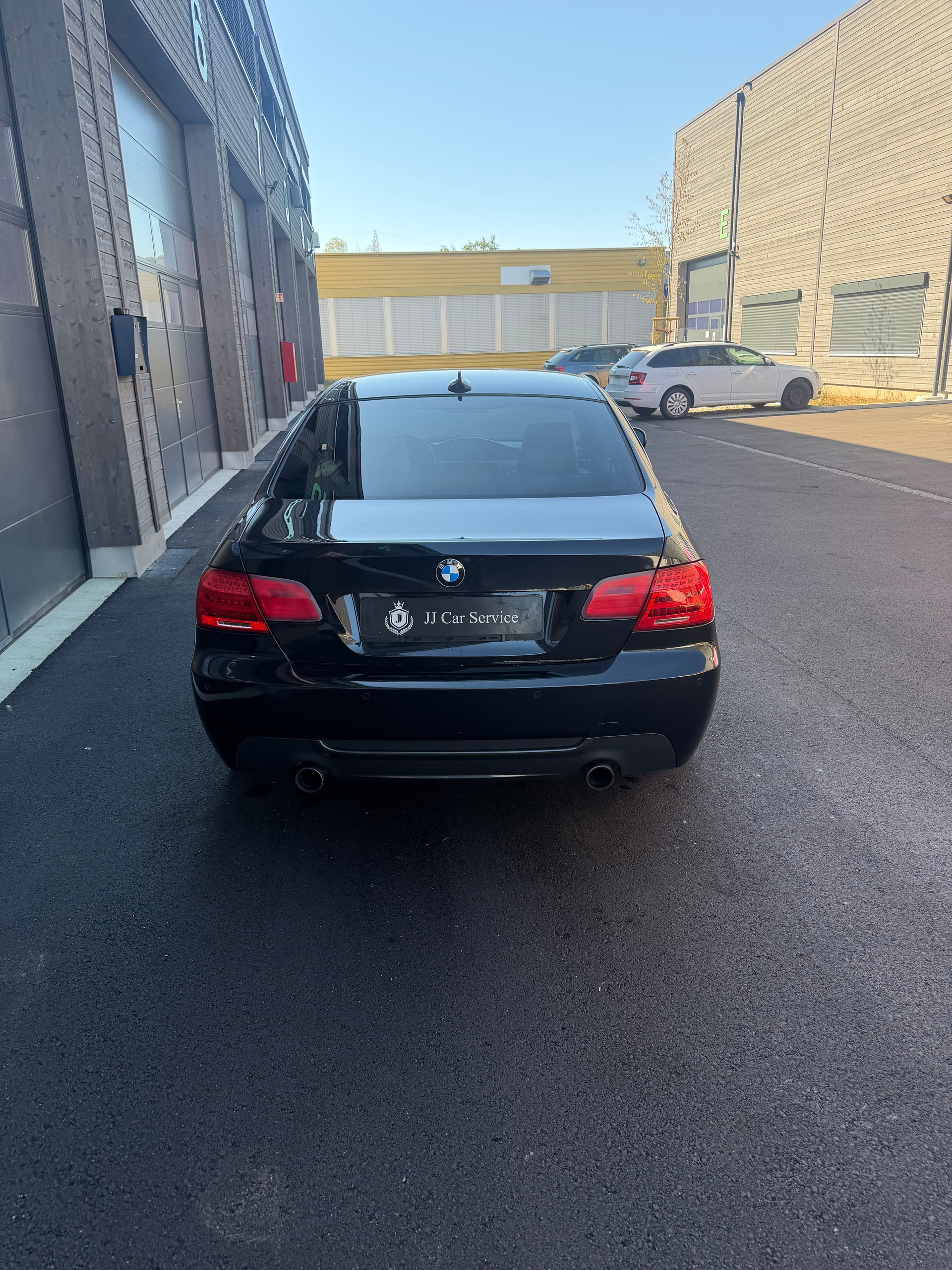 BMW 335i xDrive Coupé-image-3