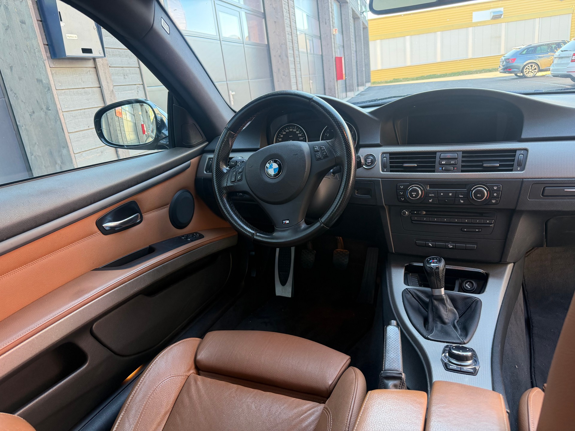 BMW 335i xDrive Coupé-image-8