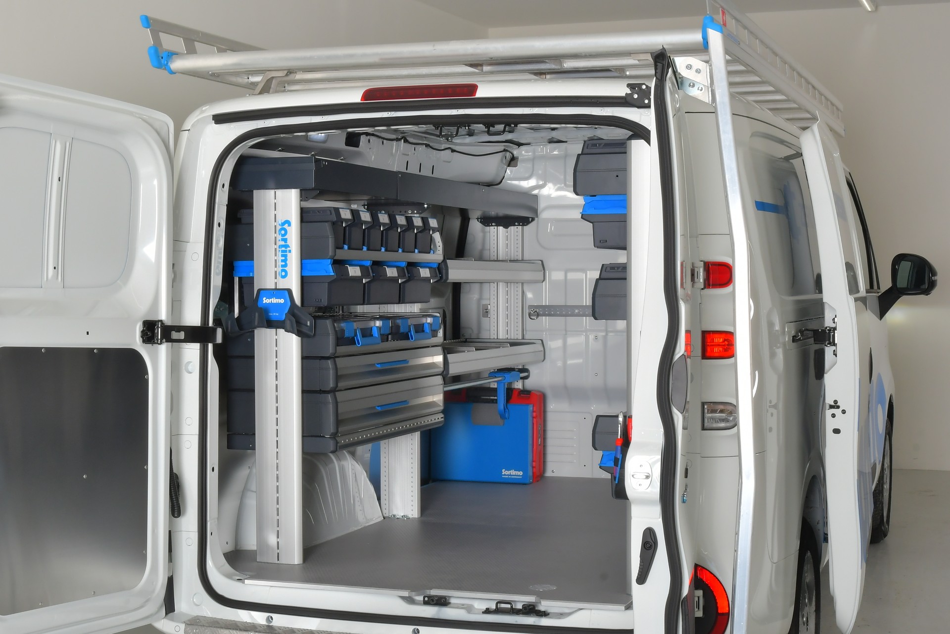 MAXUS eDeliver 5 L1 64kWh-showroom-element-3