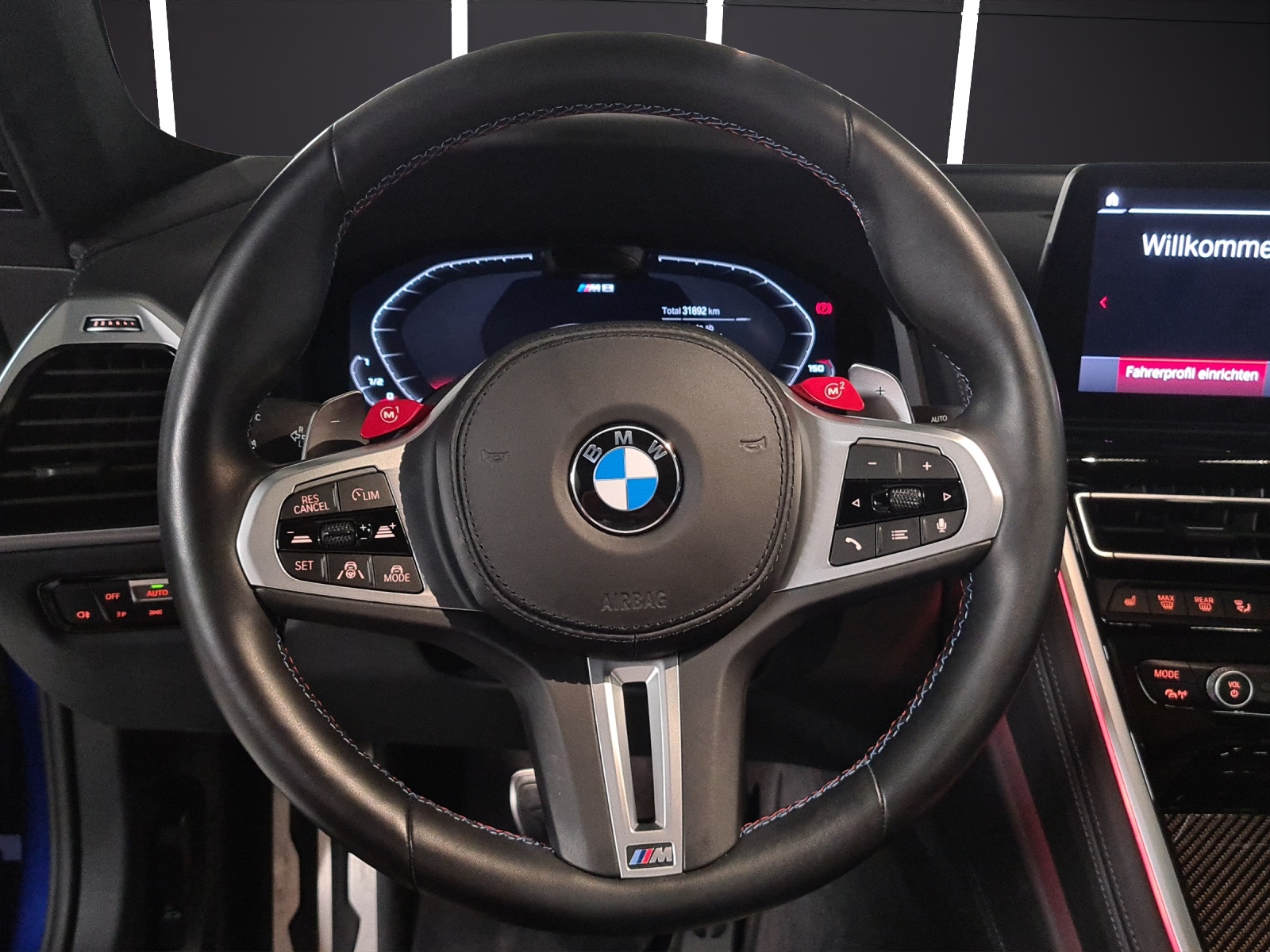 BMW M8 xDrive M Competition Steptronic-image-8