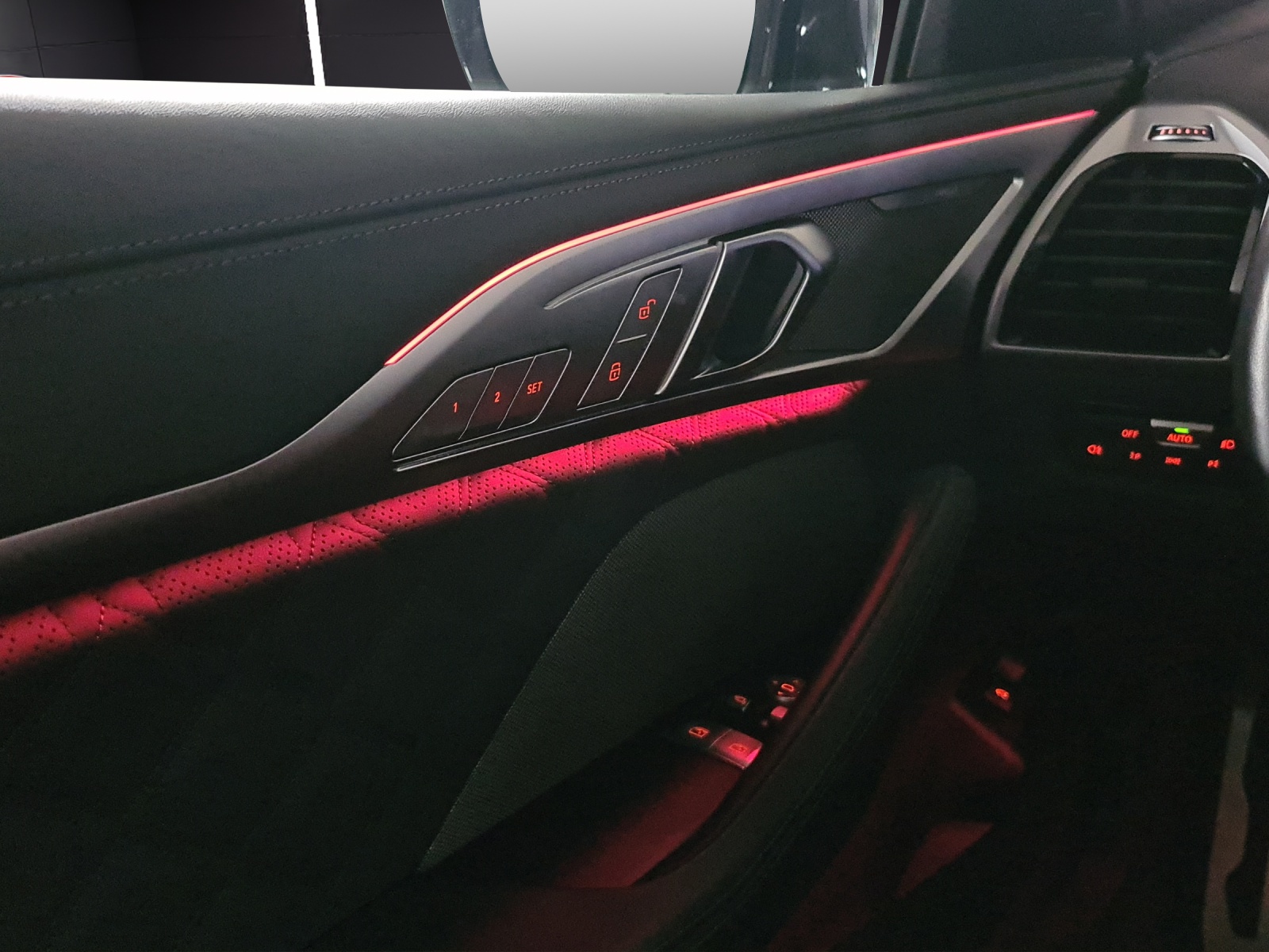 BMW M8 xDrive M Competition Steptronic-image-10