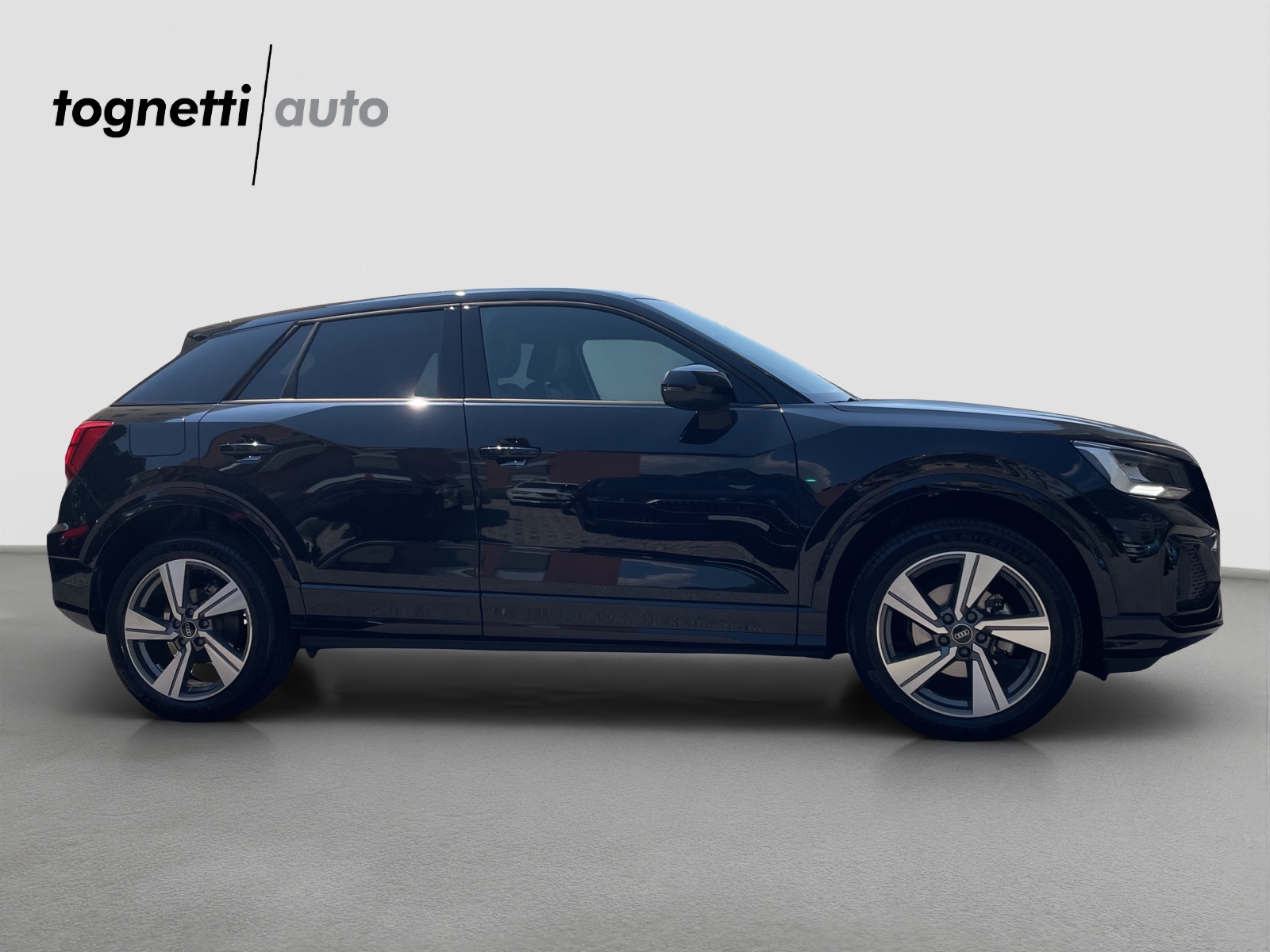 AUDI Q2 35 TFSI advanced S-tronic-showroom-element-2