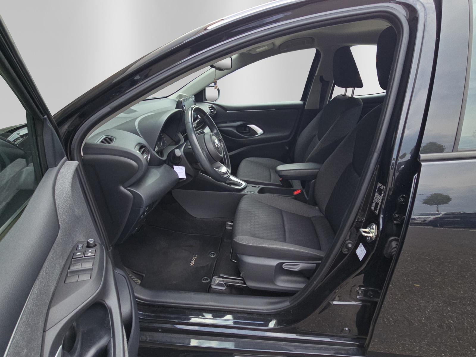 TOYOTA Yaris 1.5 VVT-i HSD Trend-image-12