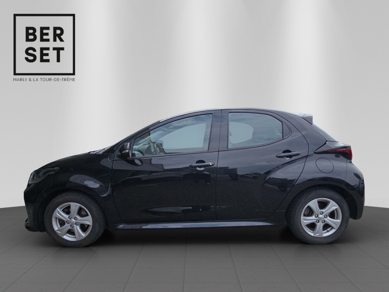 TOYOTA Yaris 1.5 VVT-i HSD Trend-image-1