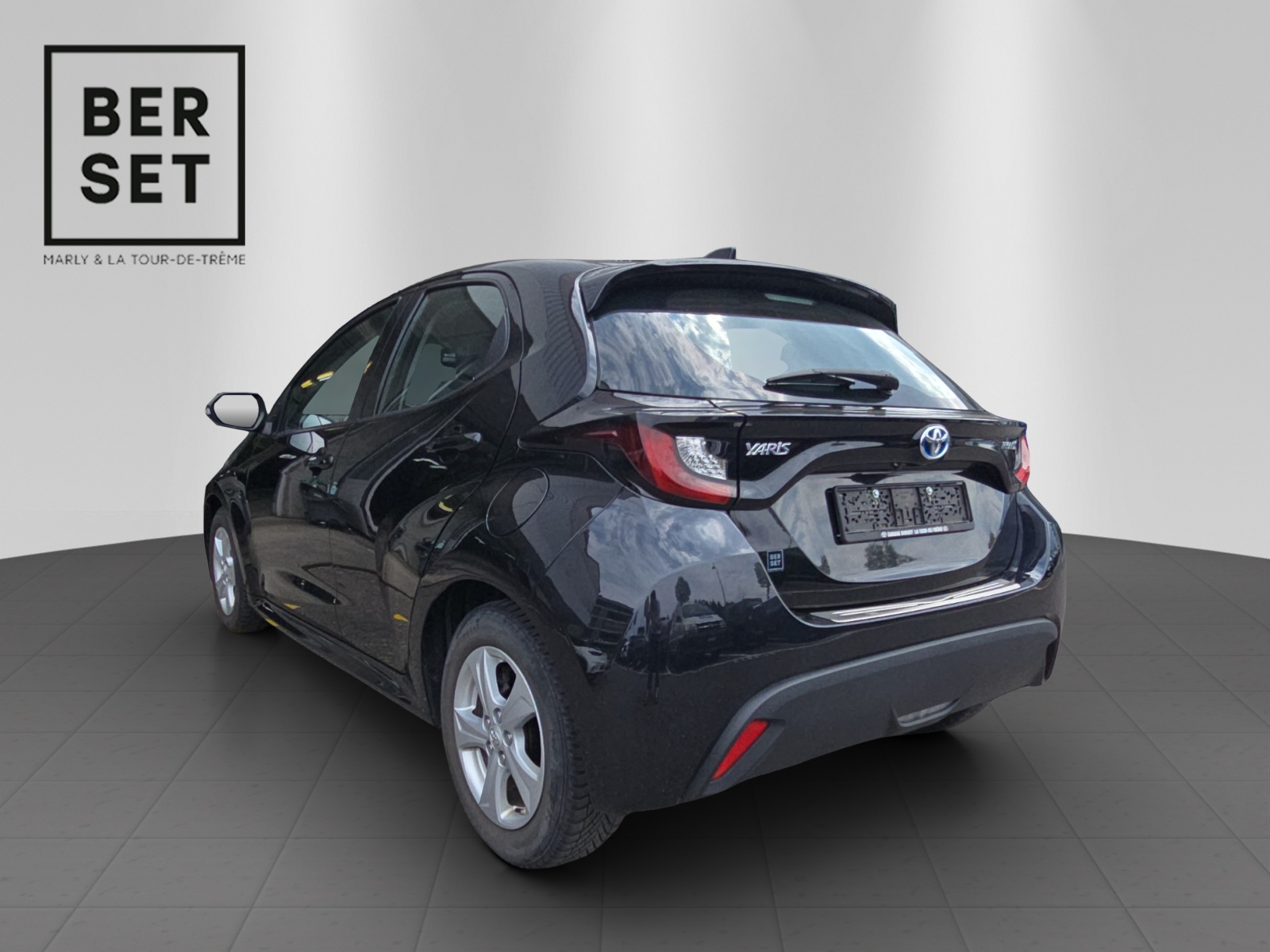 TOYOTA Yaris 1.5 VVT-i HSD Trend-image-2