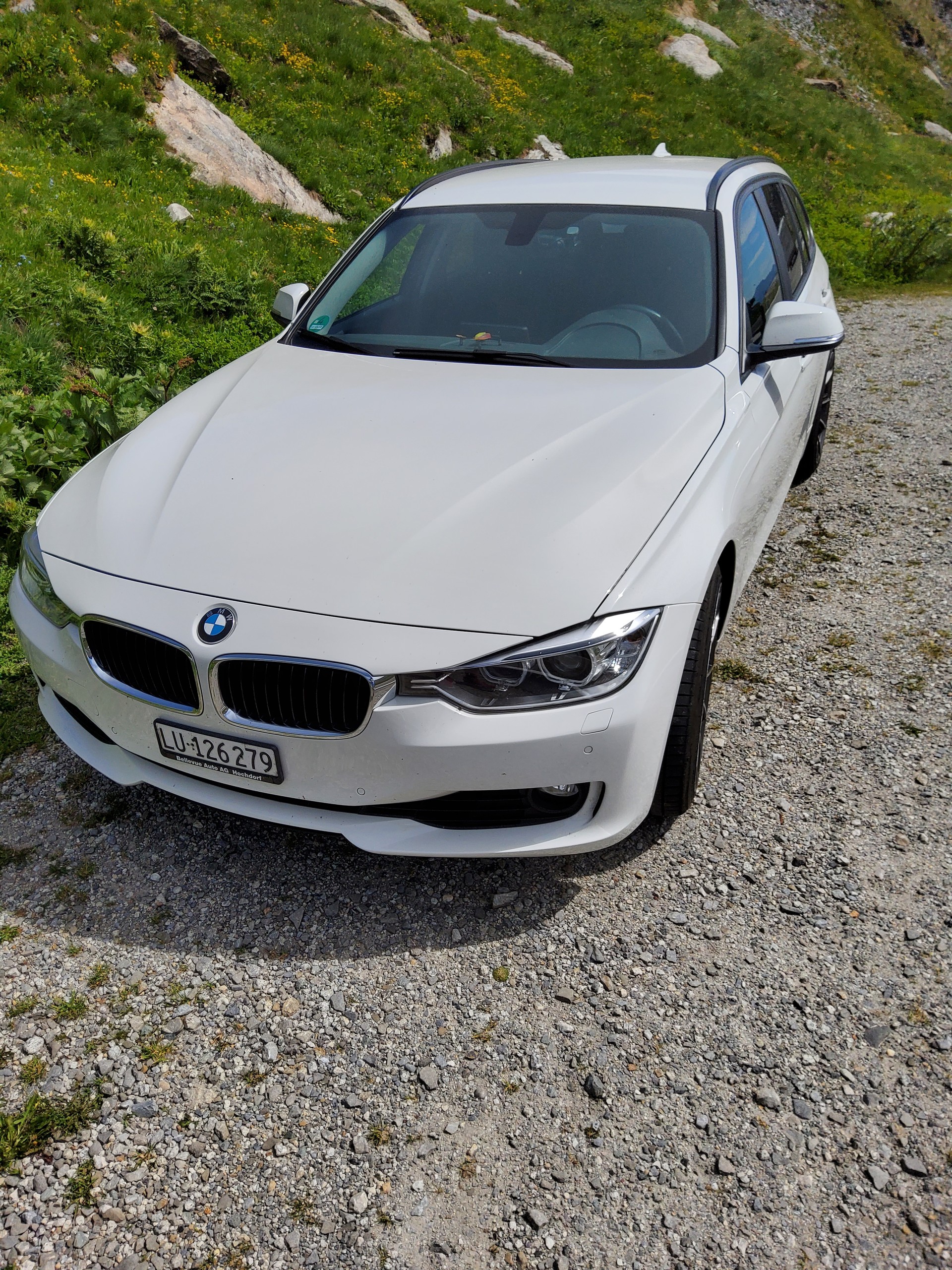 BMW 320i-image-0