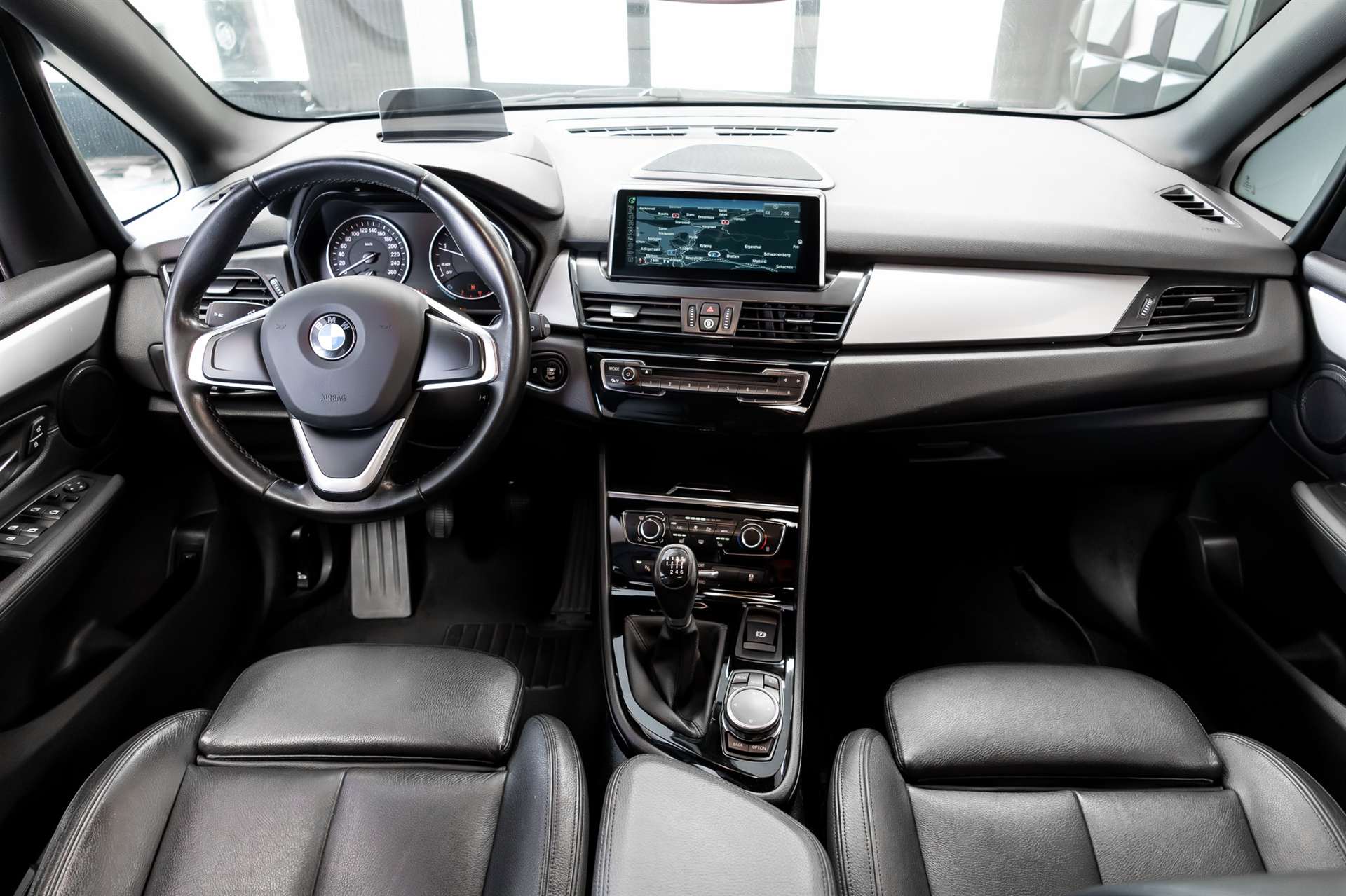 BMW 218d Active Tourer-image-5
