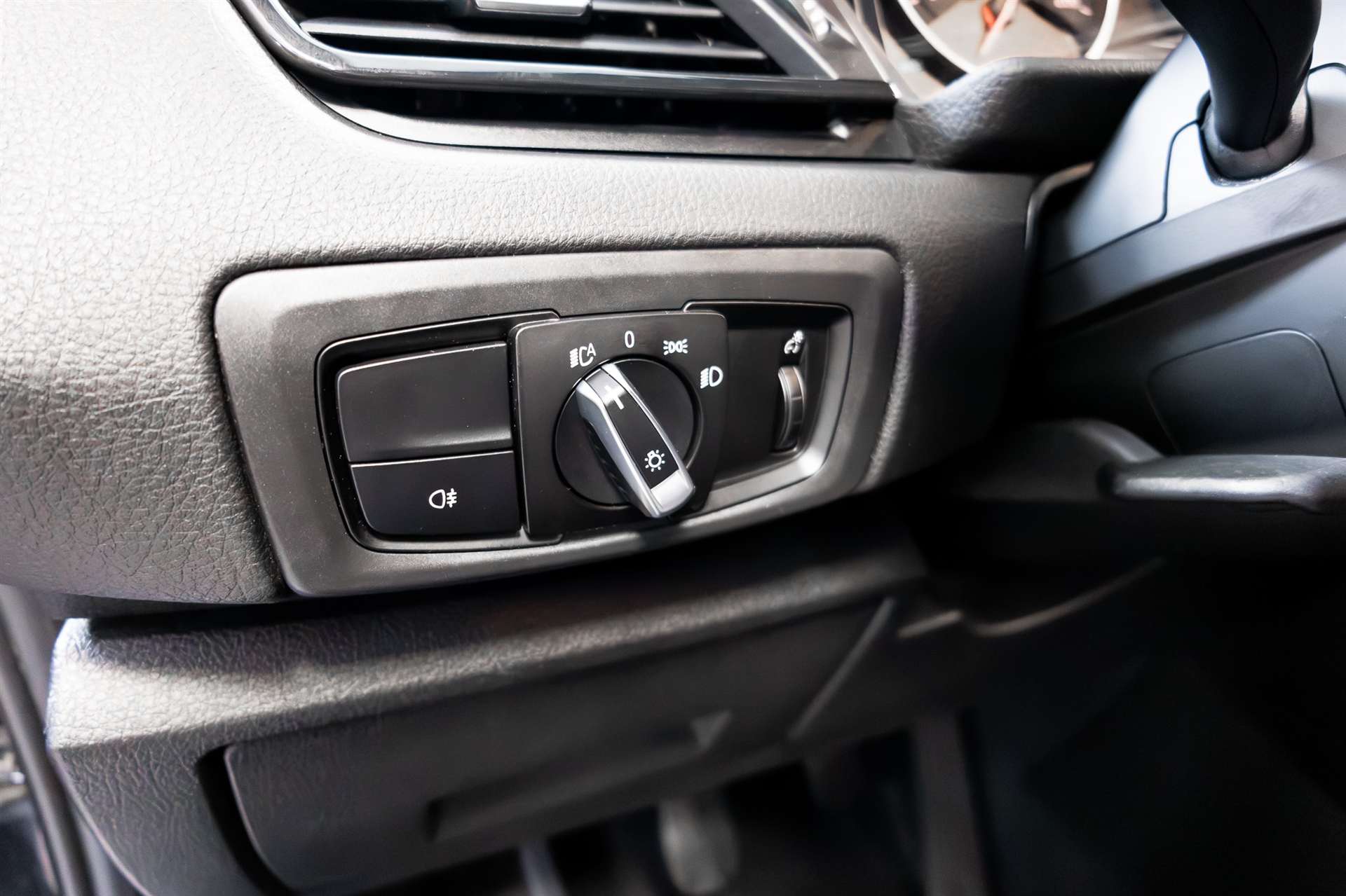 BMW 218d Active Tourer-image-8