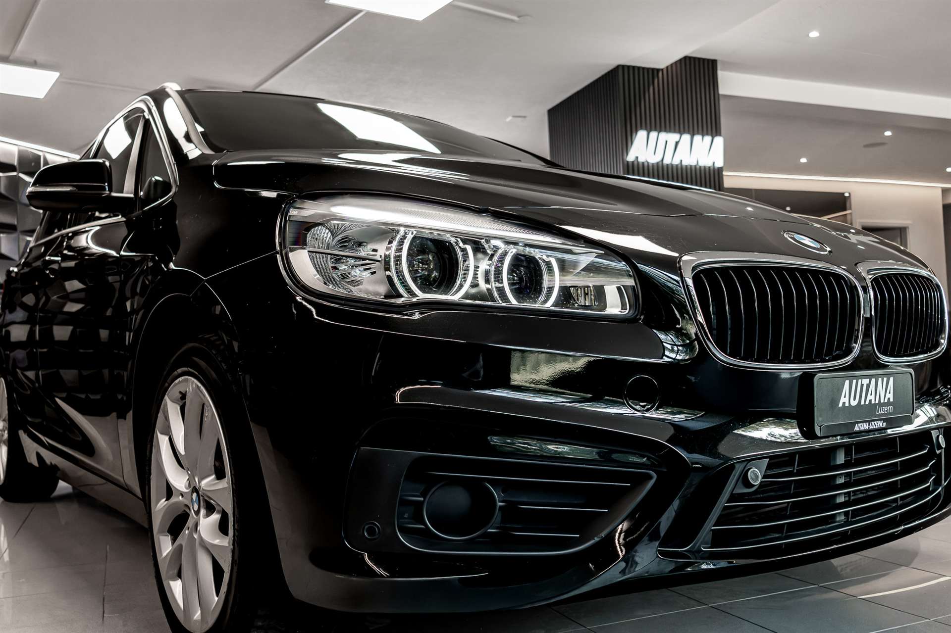 BMW 218d Active Tourer-image-24