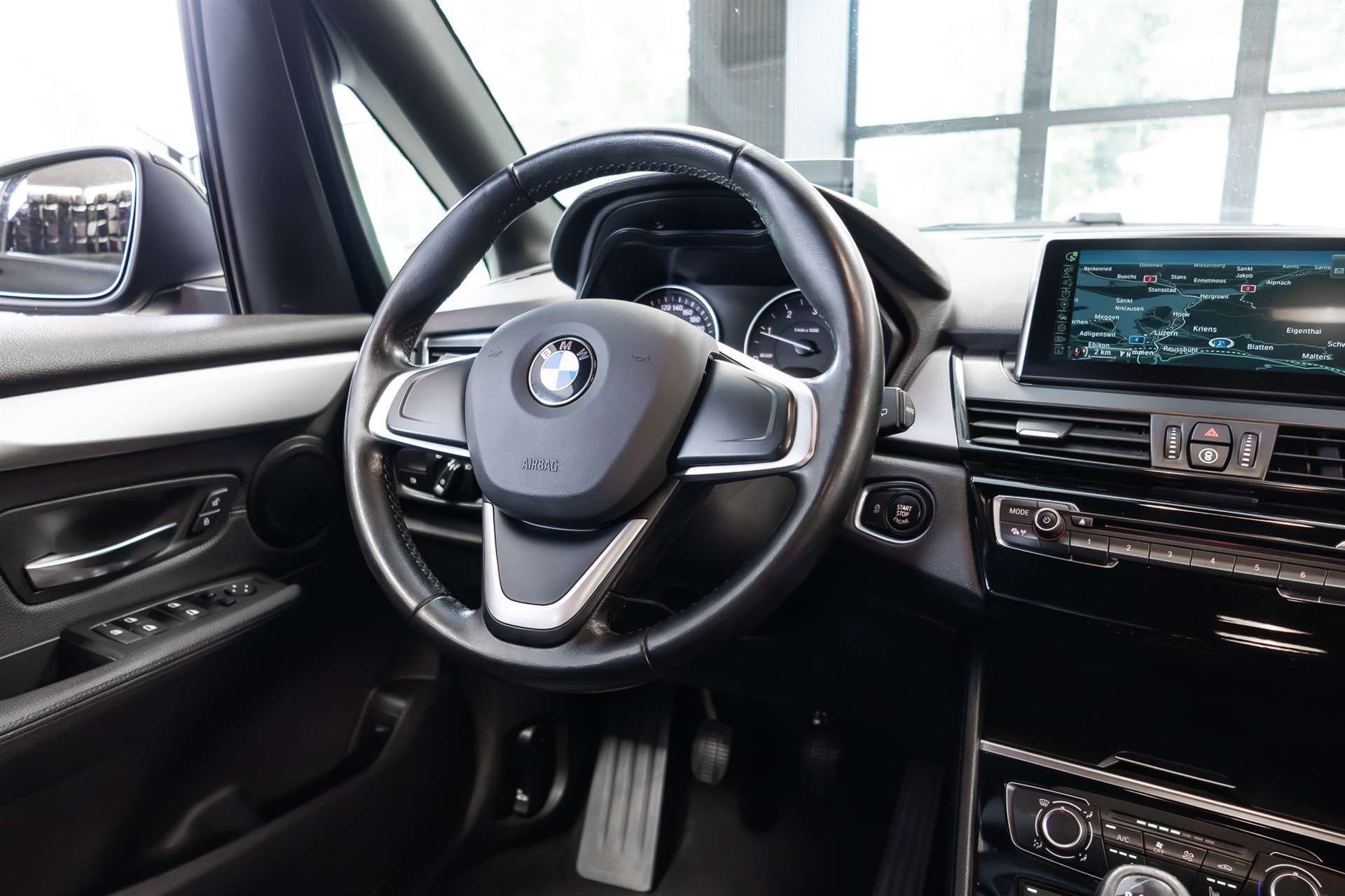 BMW 218d Active Tourer-image-6
