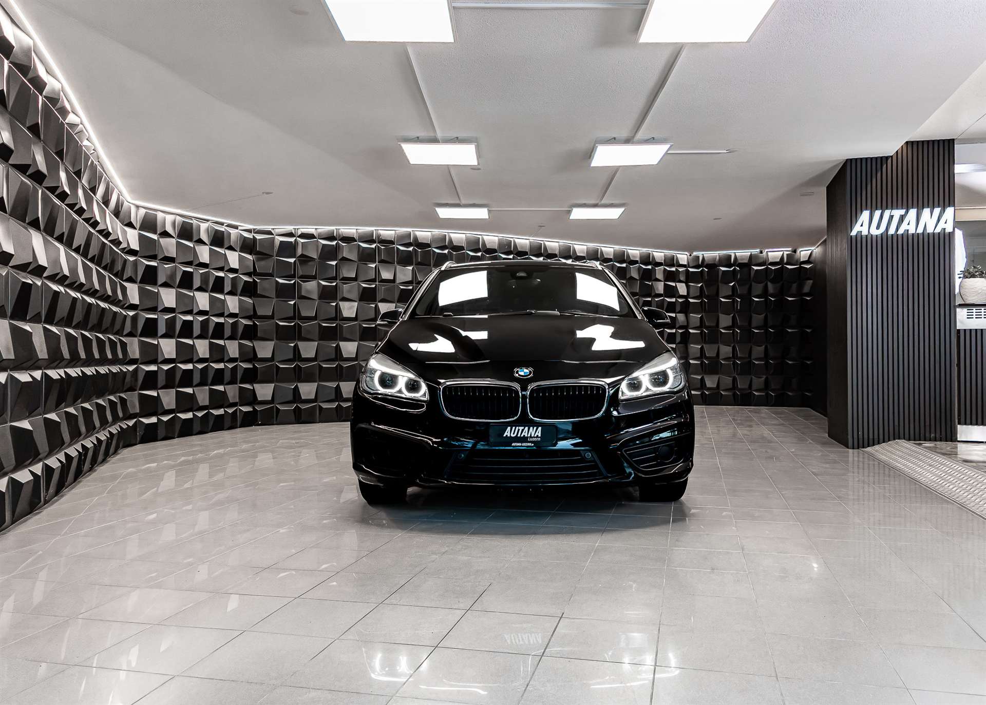 BMW 218d Active Tourer-image-3