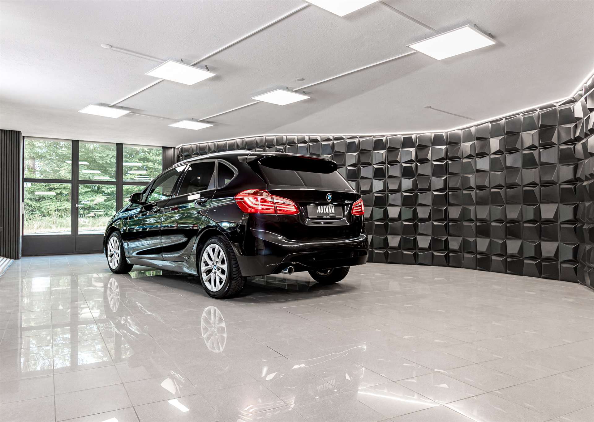 BMW 218d Active Tourer-image-2