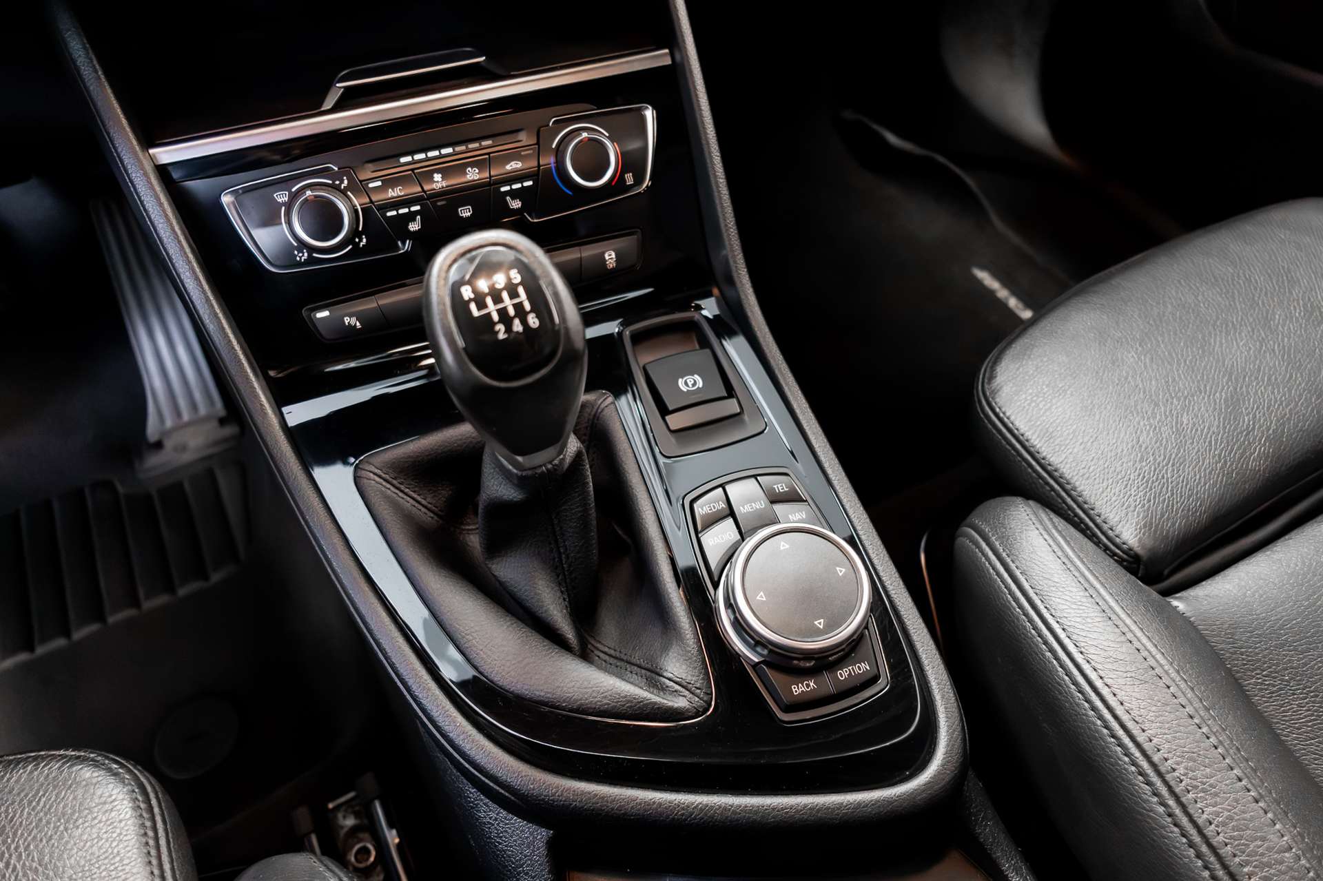 BMW 218d Active Tourer-image-17