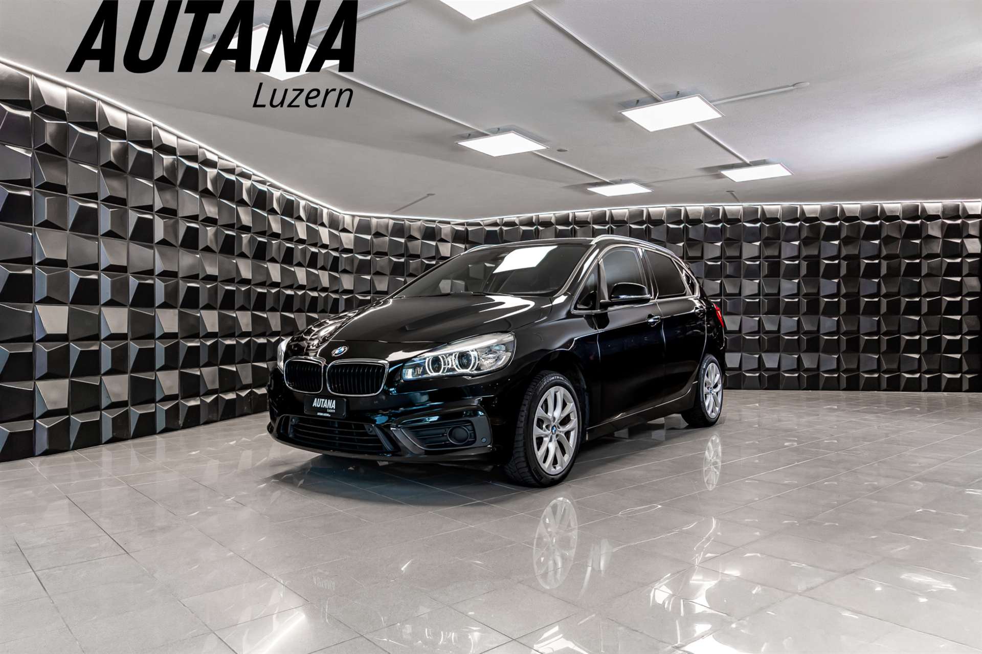 BMW 218d Active Tourer-image-0