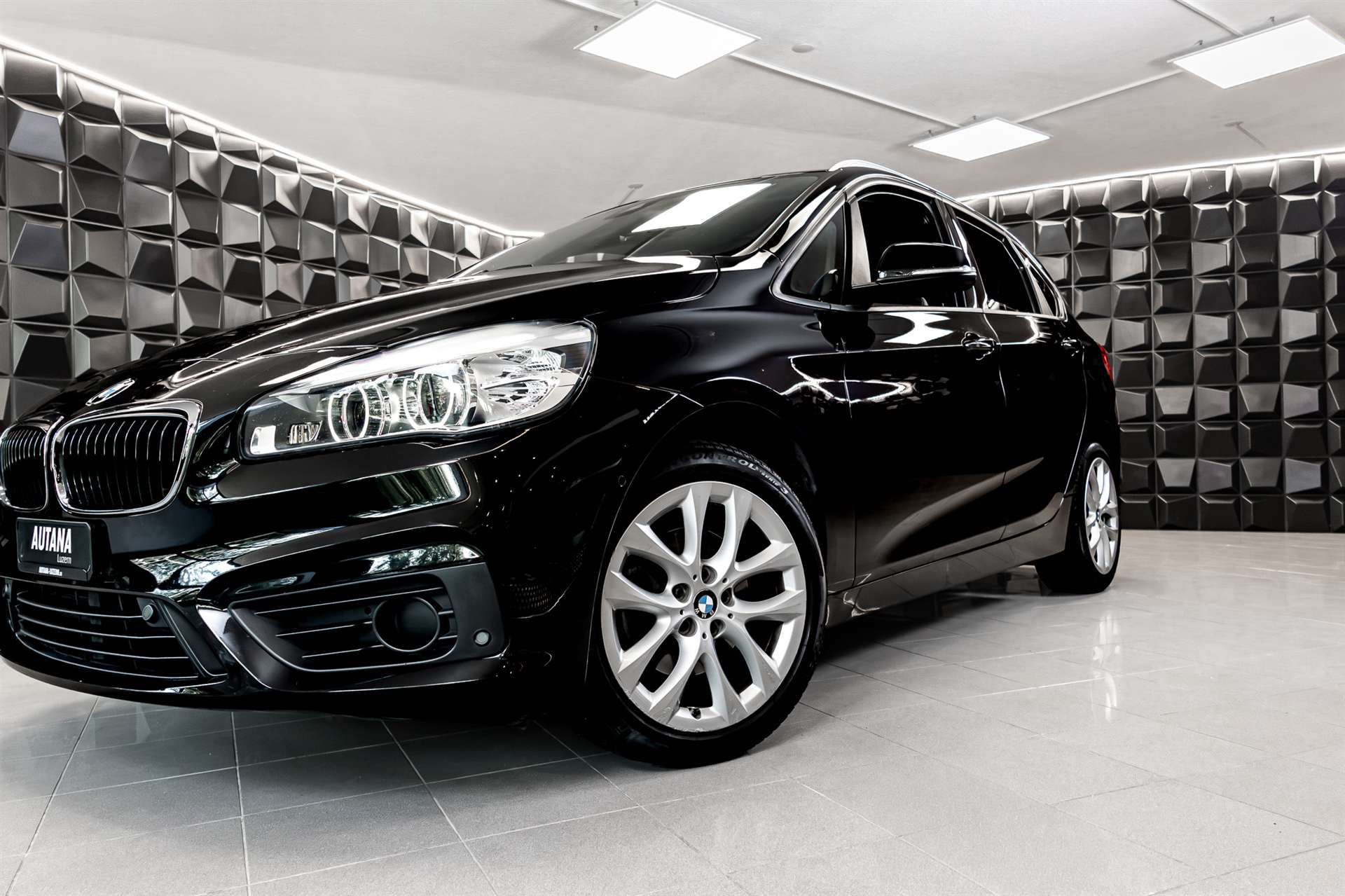 BMW 218d Active Tourer-image-23