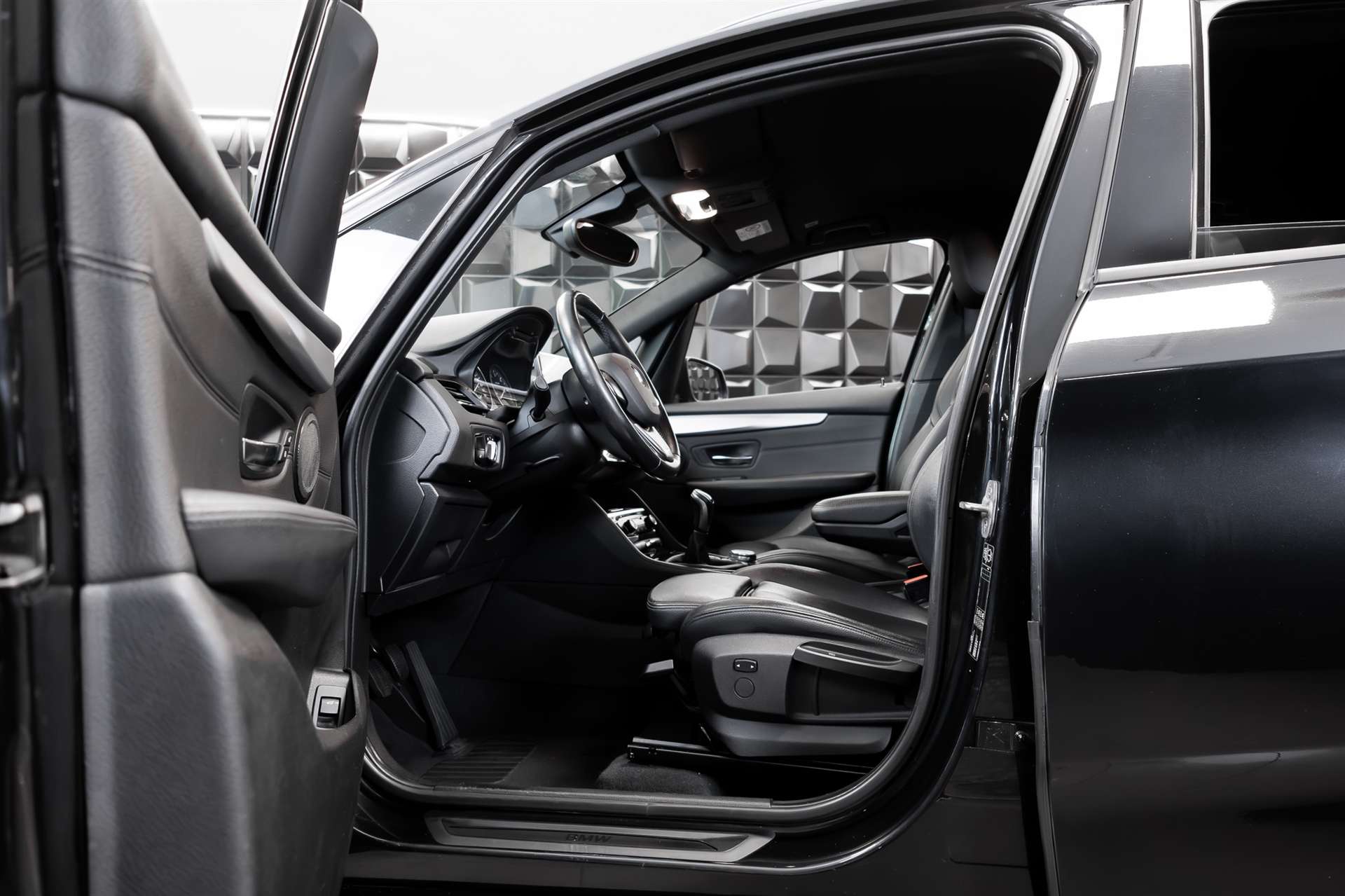 BMW 218d Active Tourer-image-10