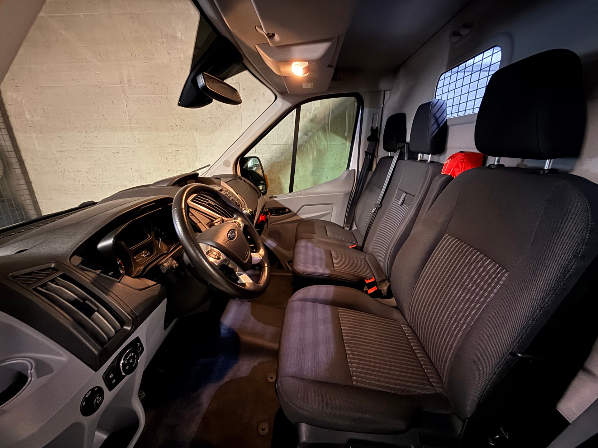 FORD Transit Van 350 L4 Trend 2.0 TDCi 130 RWD-image-10