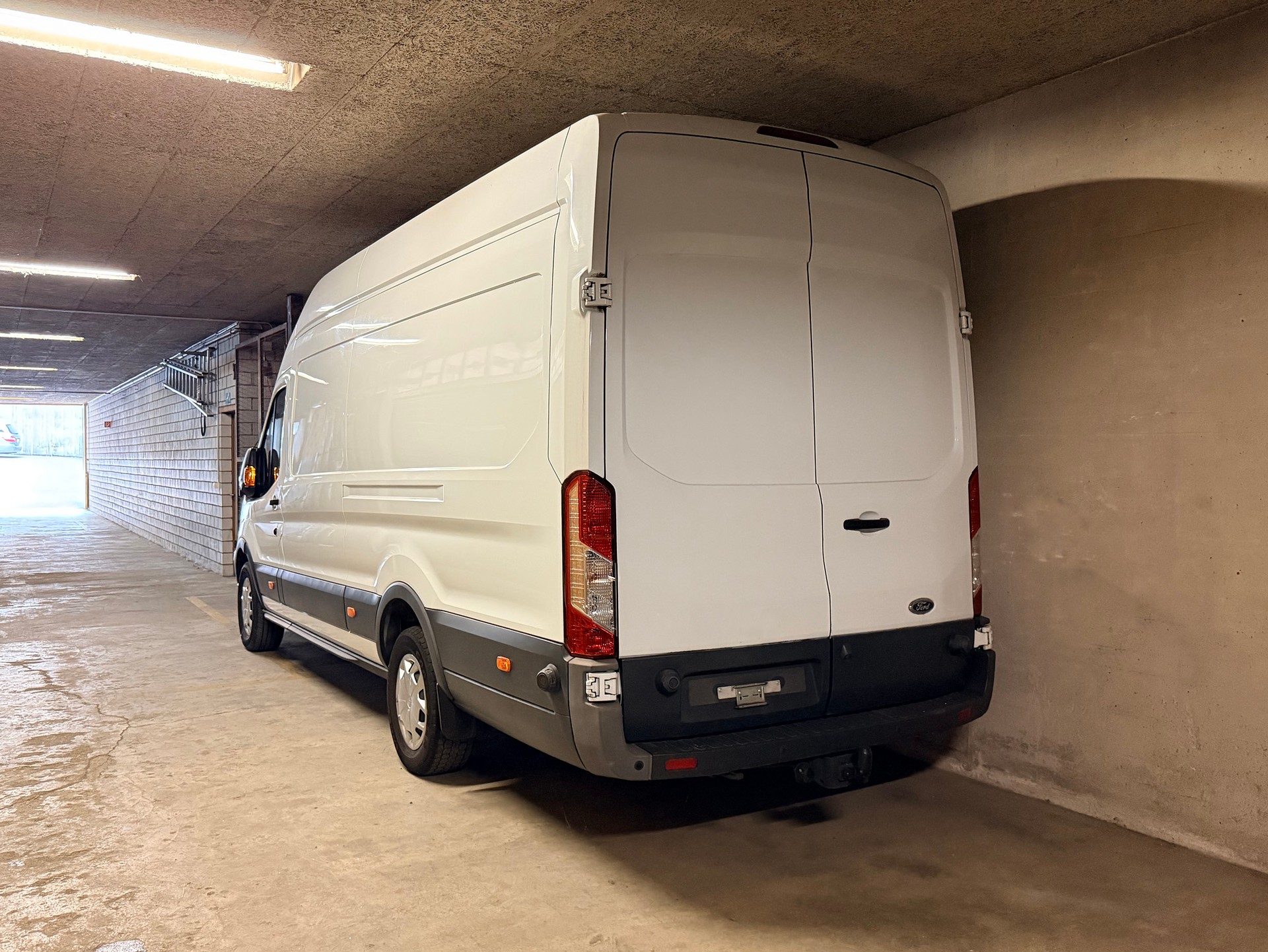 FORD Transit Van 350 L4 Trend 2.0 TDCi 130 RWD-image-1
