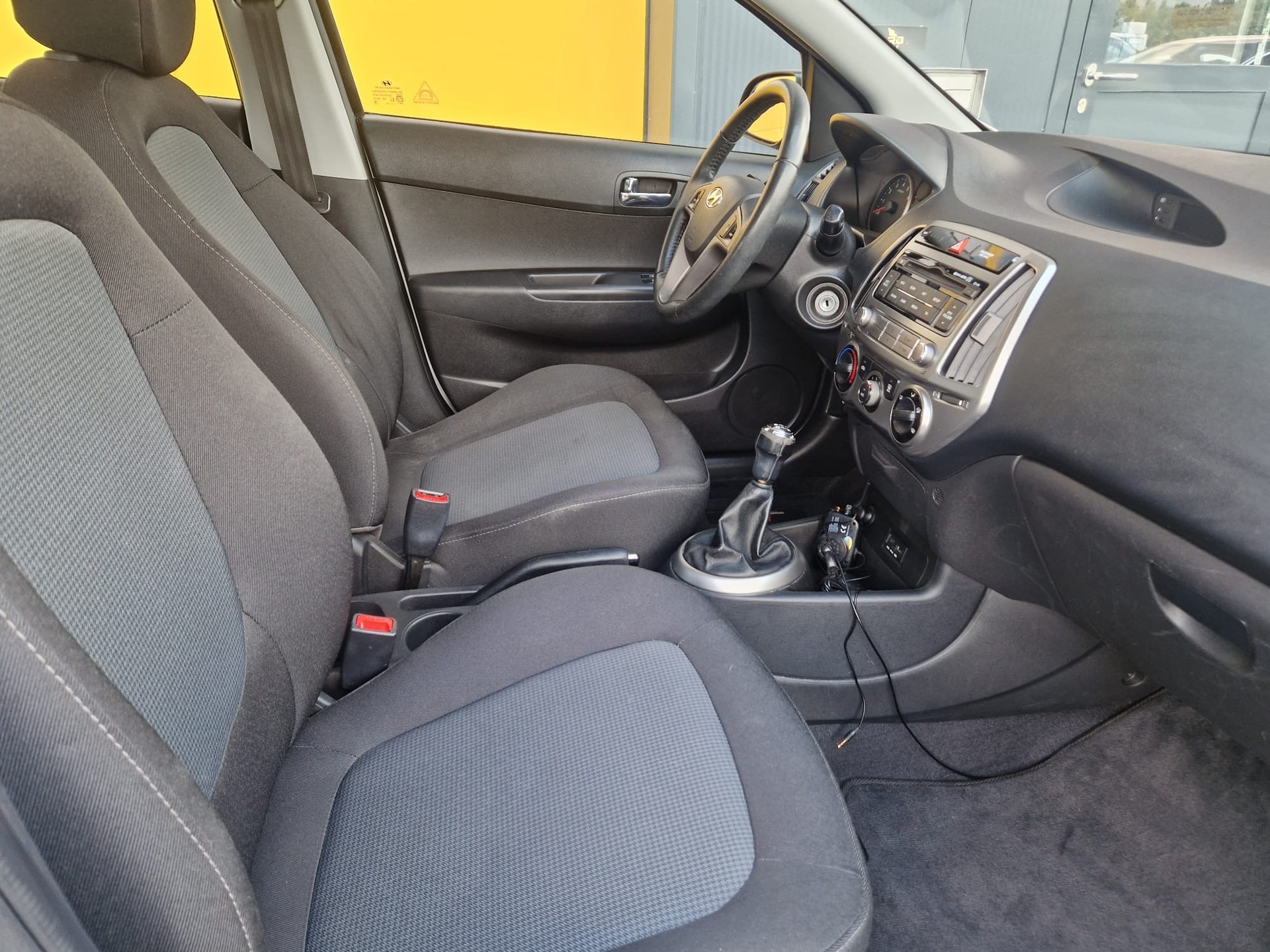 HYUNDAI i20 1.2 Comfort-image-8