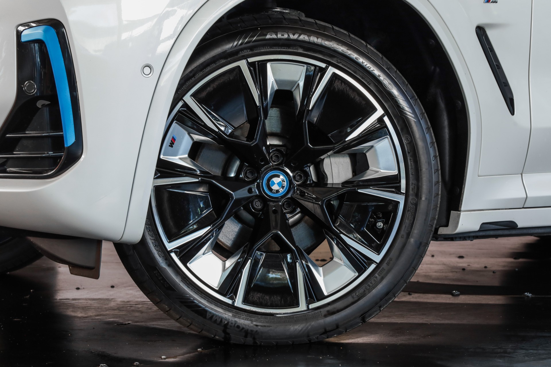BMW iX3 Impressive-image-7