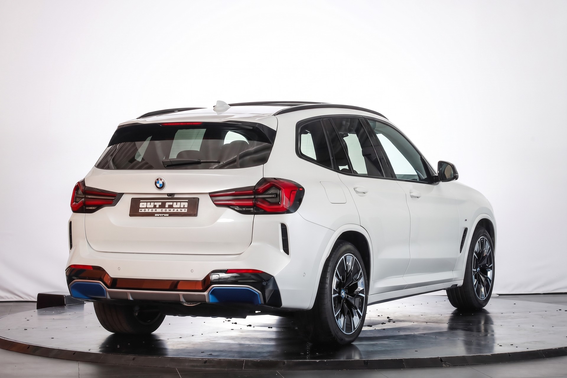 BMW iX3 Impressive-image-3