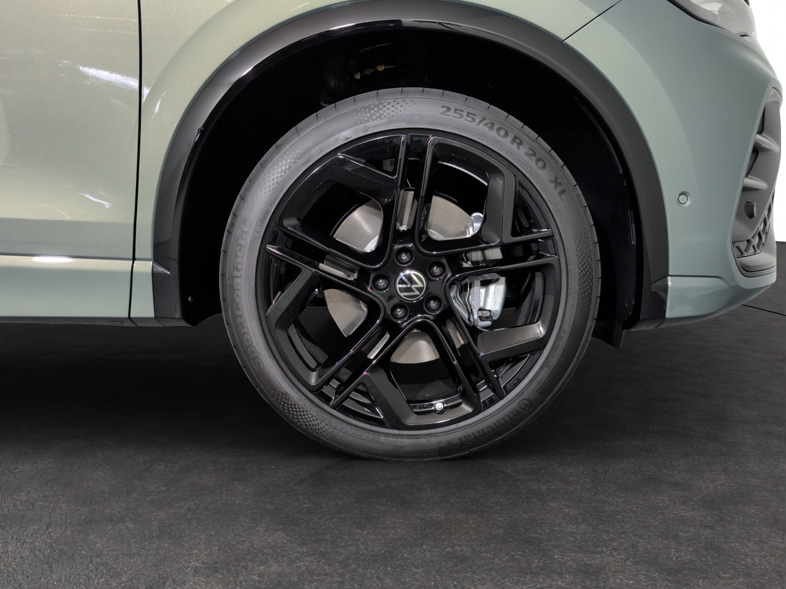 VW Tiguan 2.0 TSI DSG R-Line Plus 4Motion-image-4