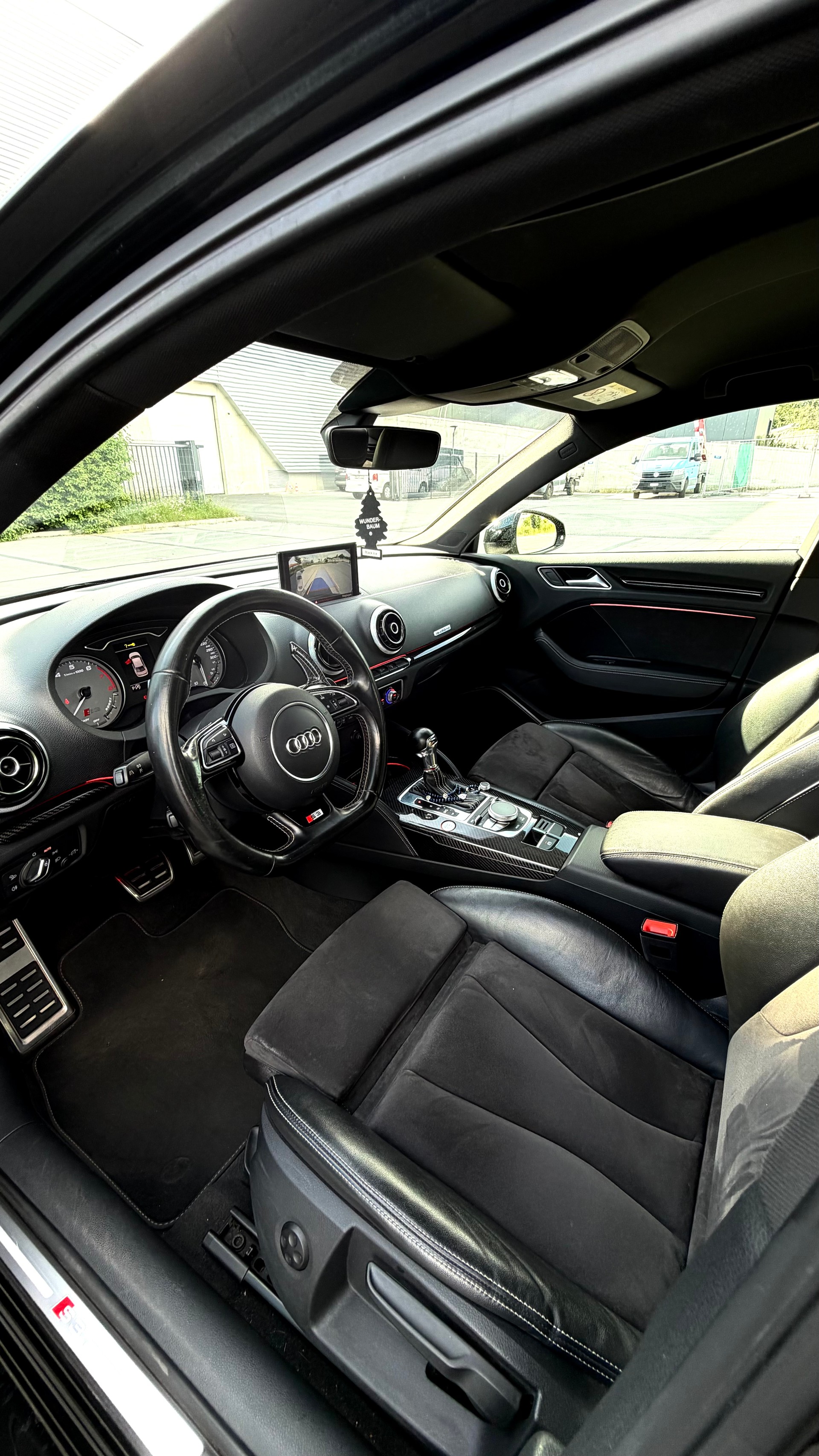 AUDI 2.0 T FSI quattro S-Tronic - Limousine-image-3